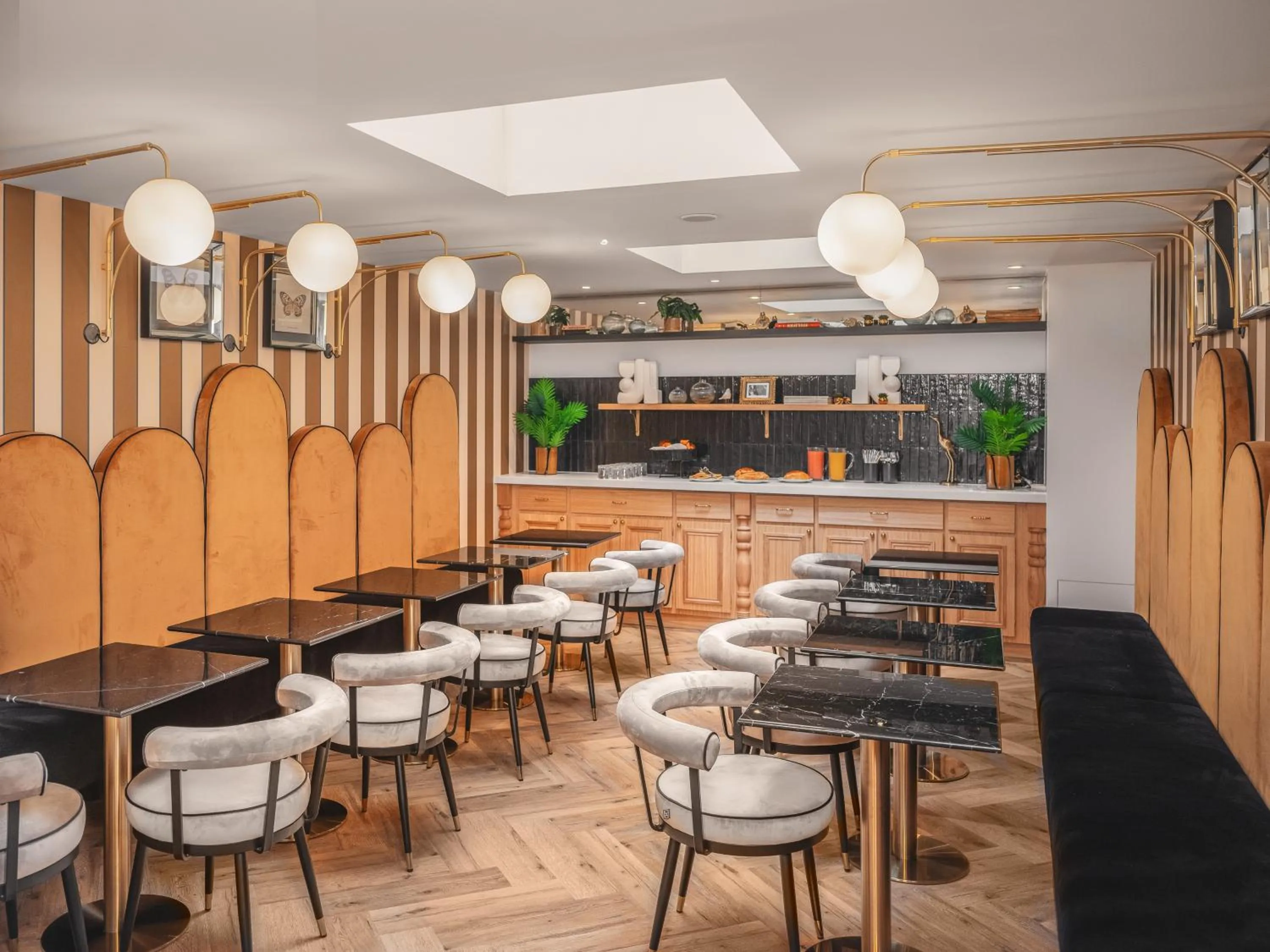 Breakfast, Restaurant/Places to Eat in Hotel Amiral