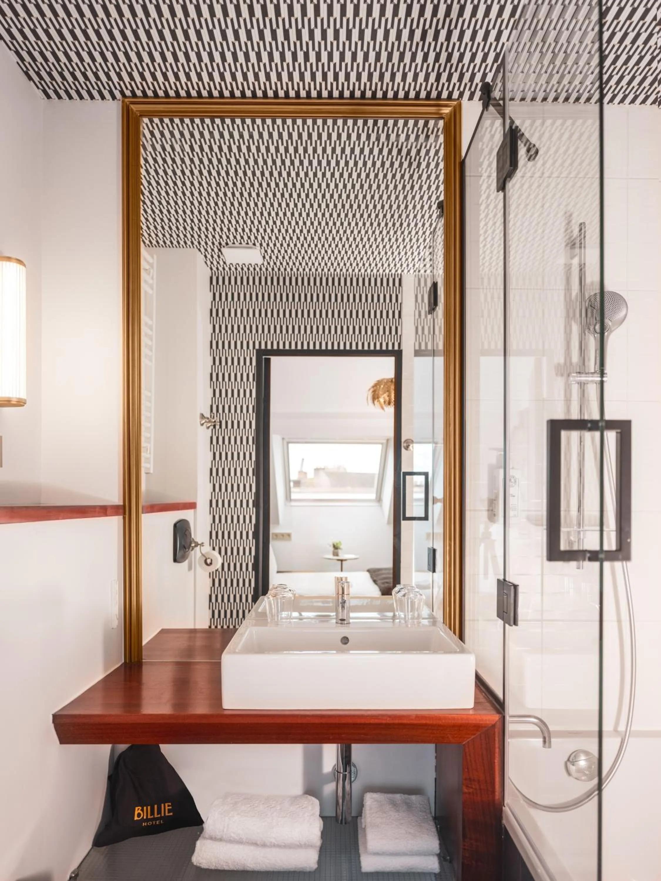 Bathroom in Hotel Amiral