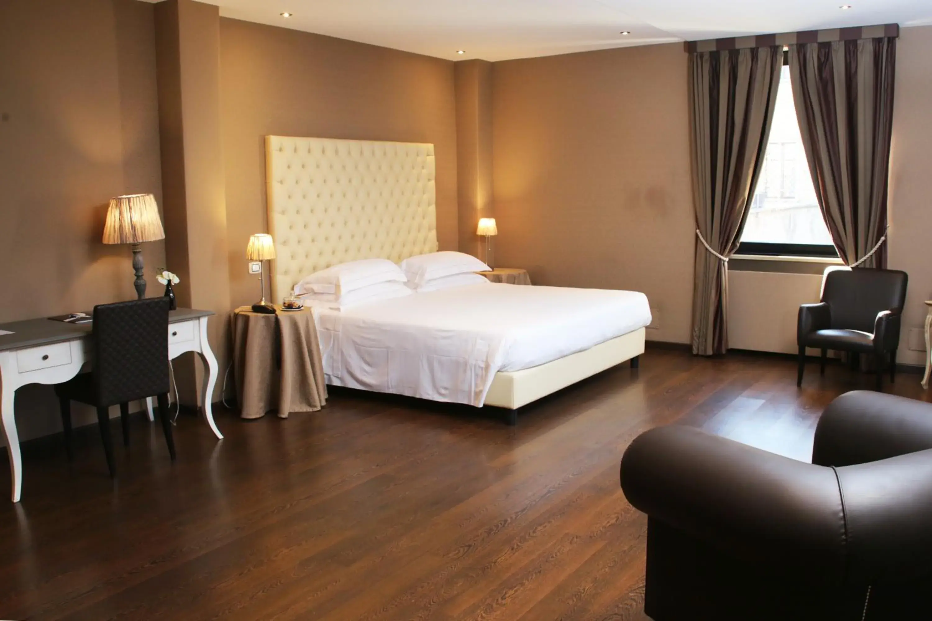 Deluxe Junior Suite in TH Roma - Carpegna Palace Deluxe Junior Suite in TH Roma - Carpegna Palace