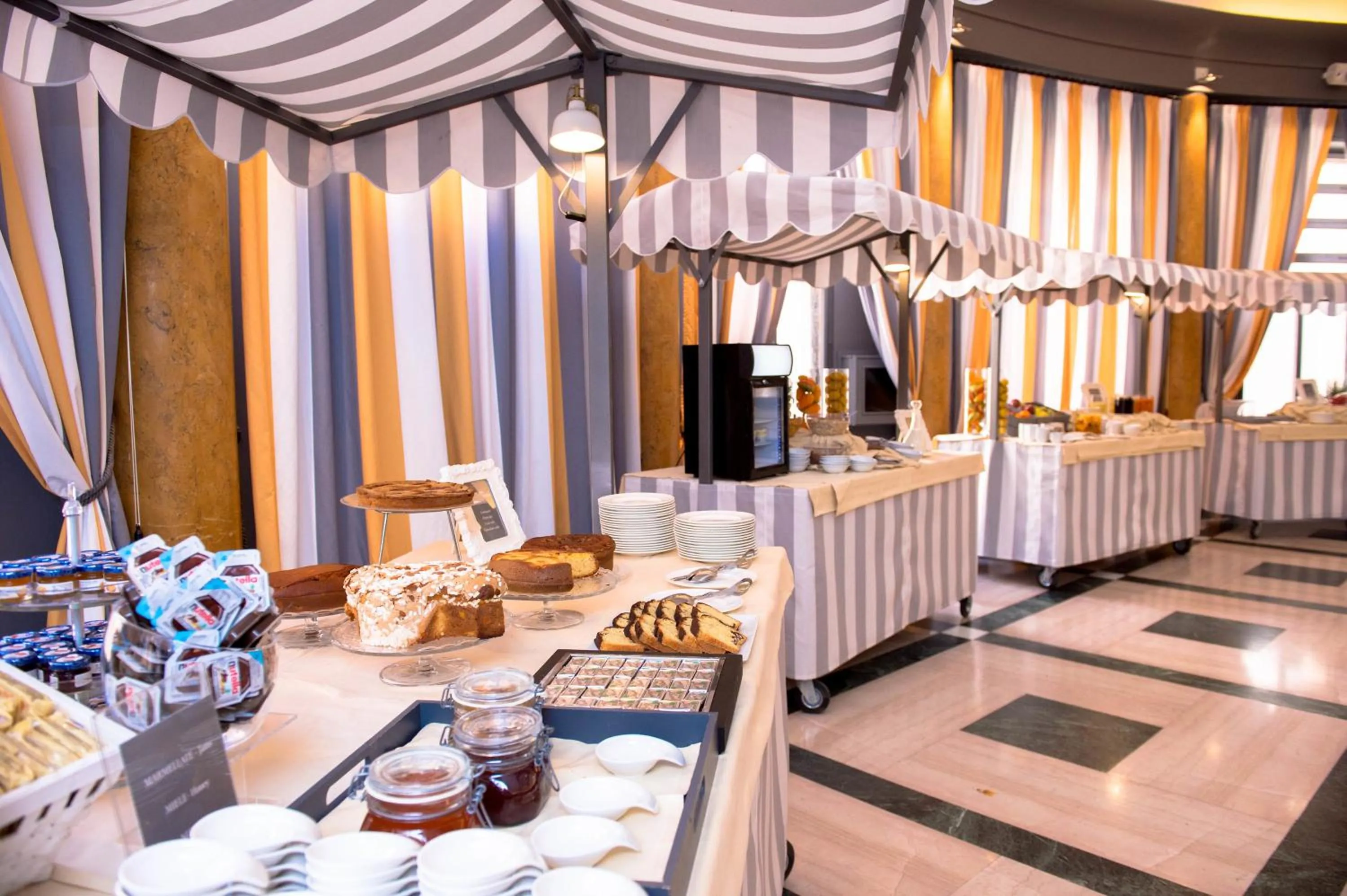 Breakfast in TH Roma - Carpegna Palace