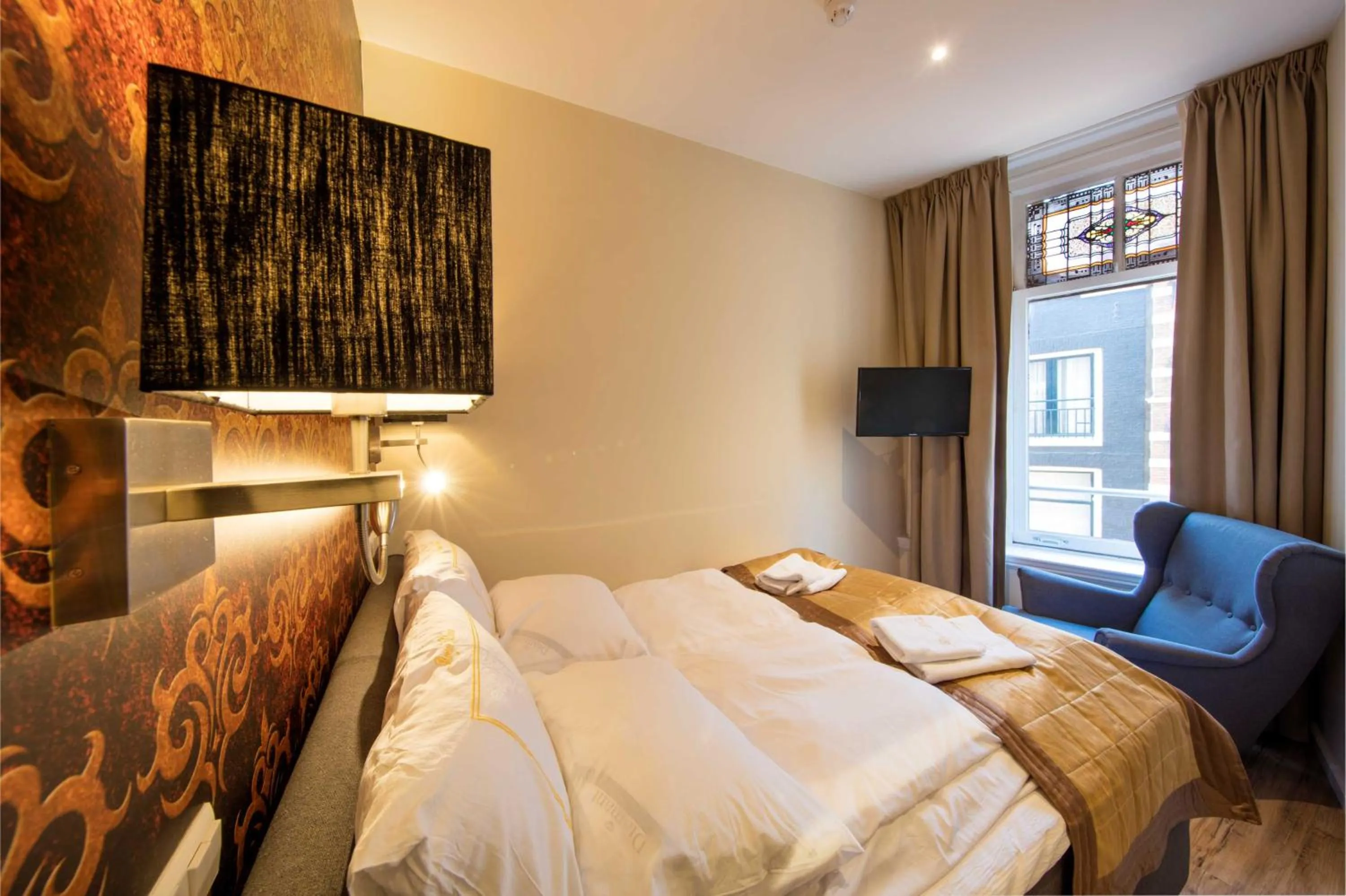 Bed in Royal Plaza Hotel Amsterdam