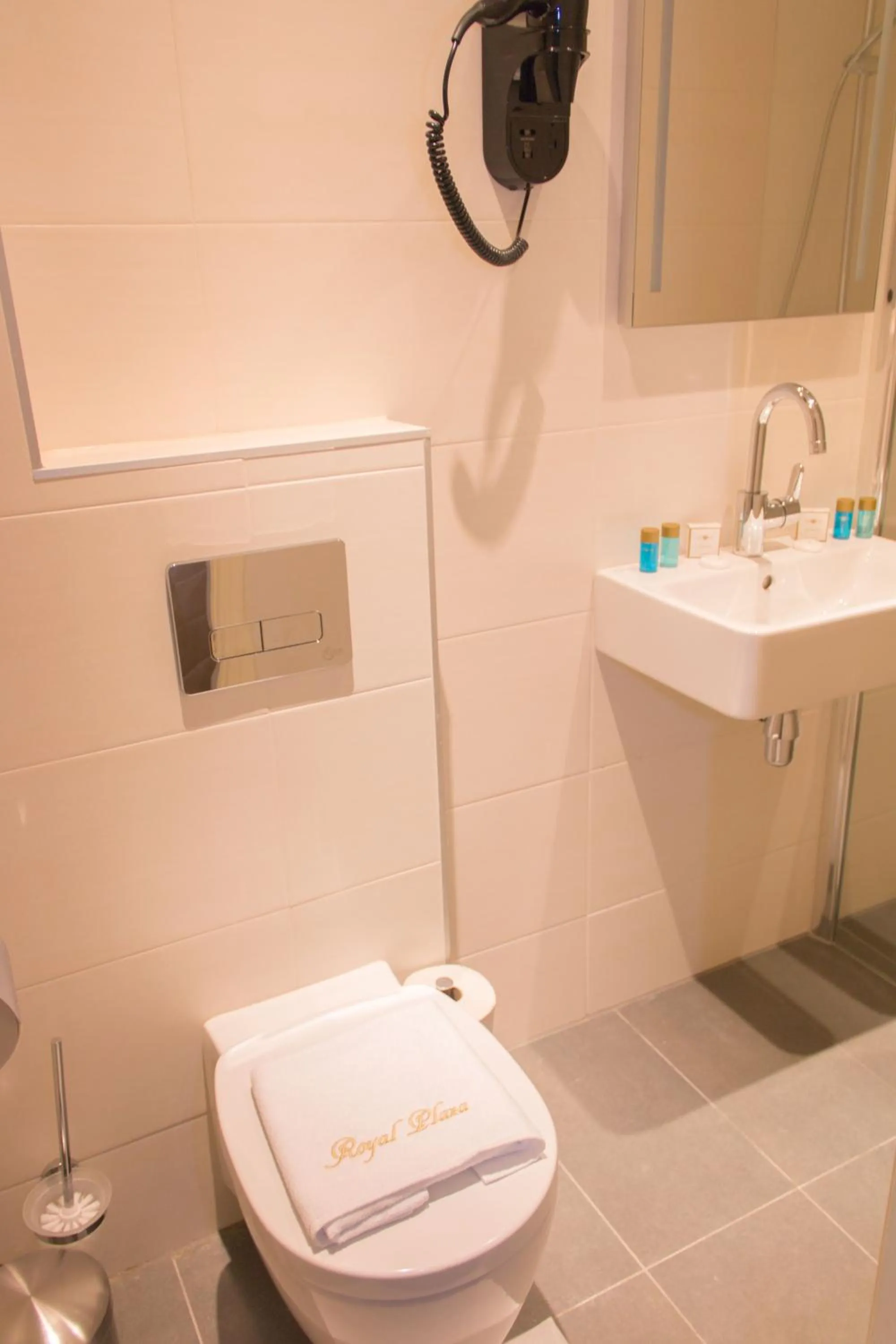 Toilet in Royal Plaza Hotel Amsterdam