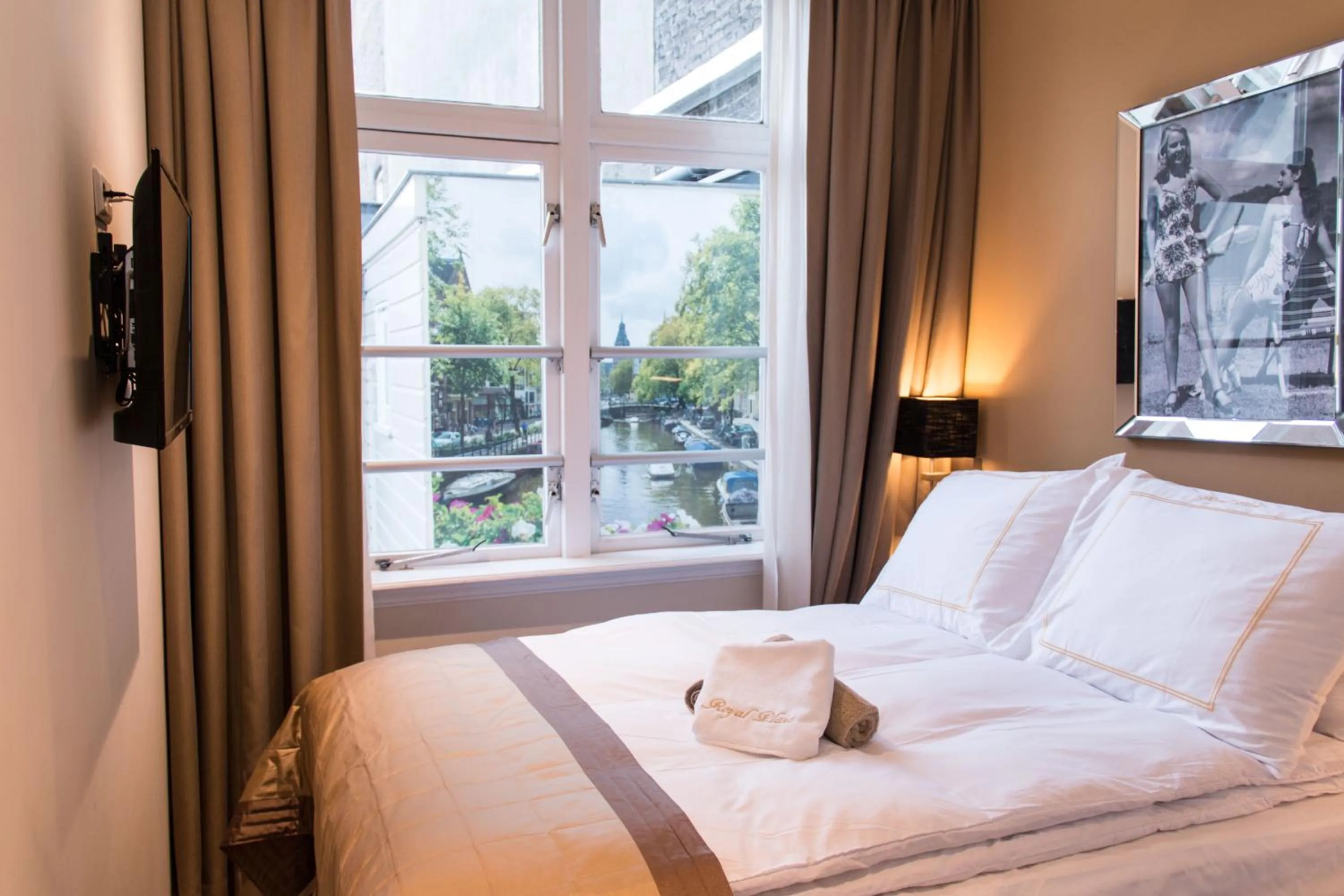 Bed in Royal Plaza Hotel Amsterdam