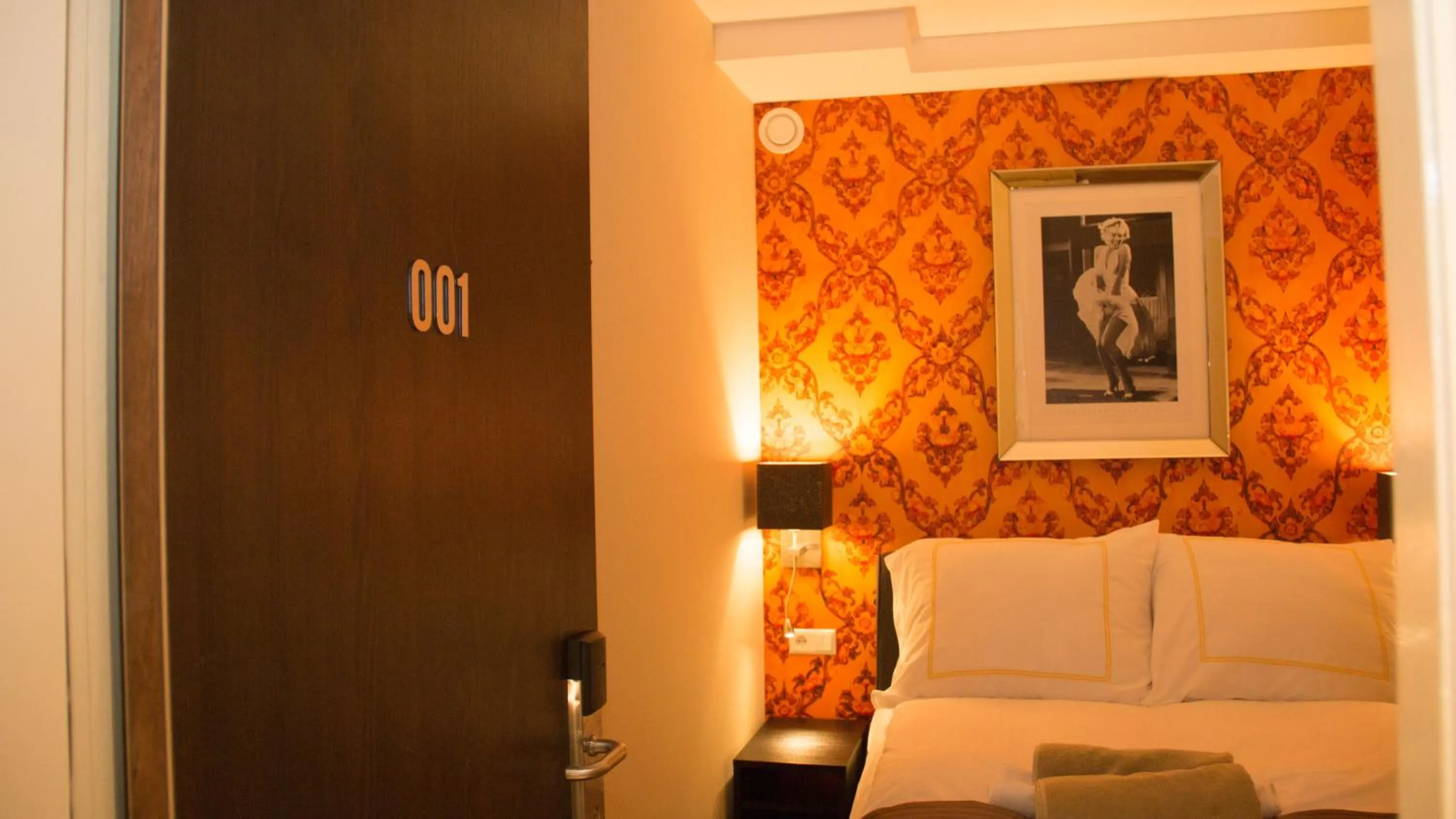 Photo of the whole room, Bed in Royal Plaza Hotel Amsterdam