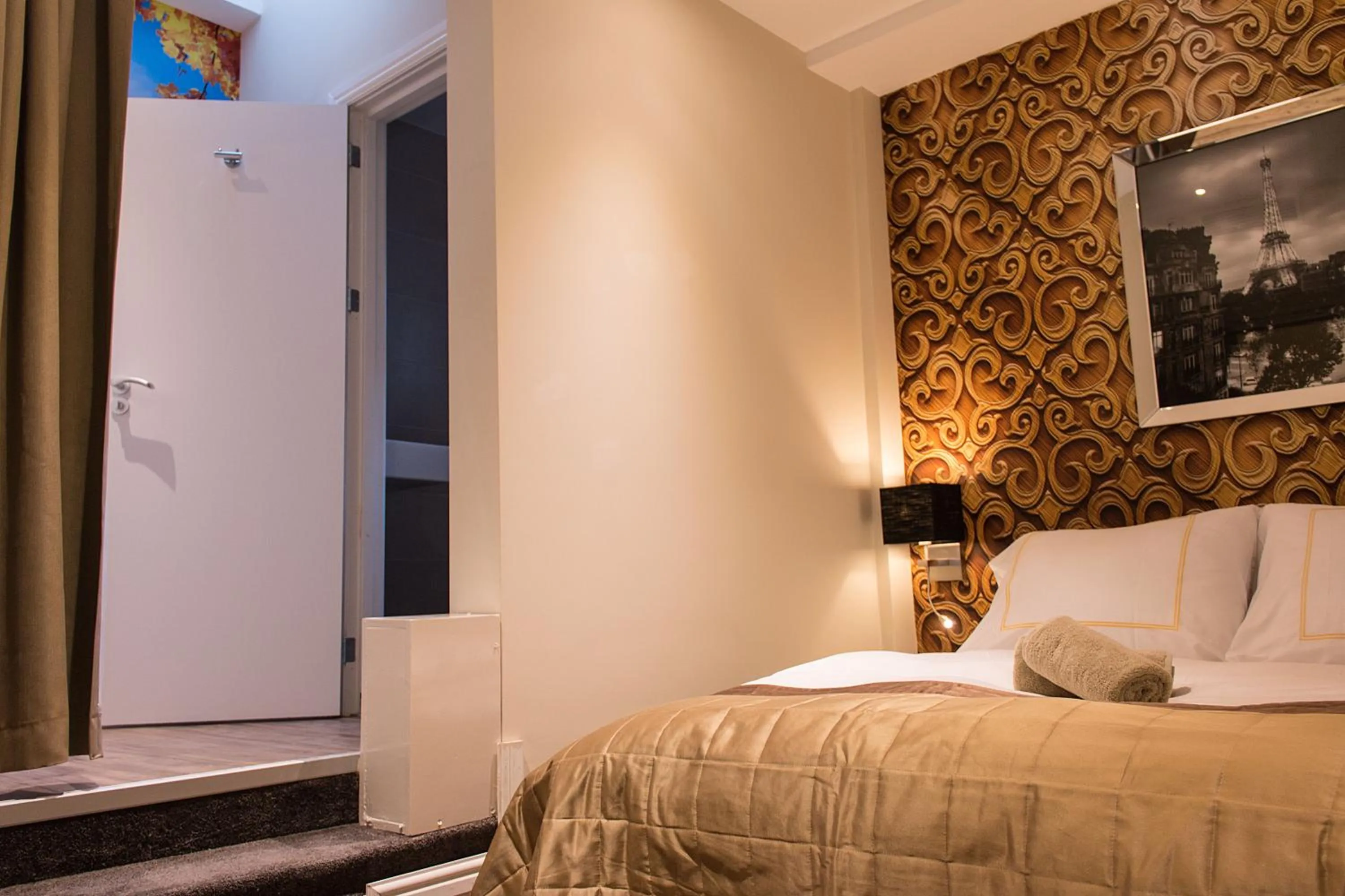 Bed in Royal Plaza Hotel Amsterdam