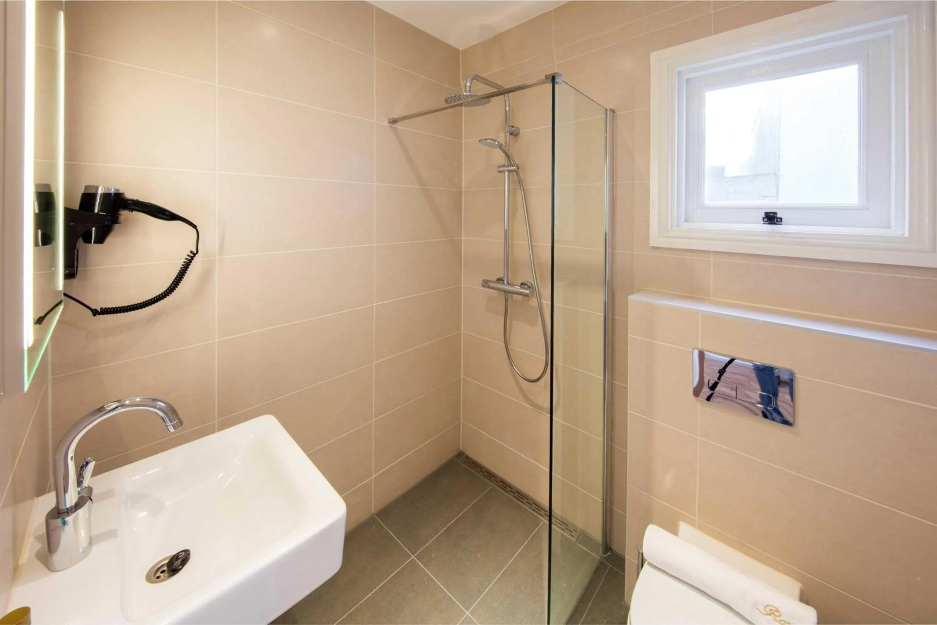 Shower in Royal Plaza Hotel Amsterdam