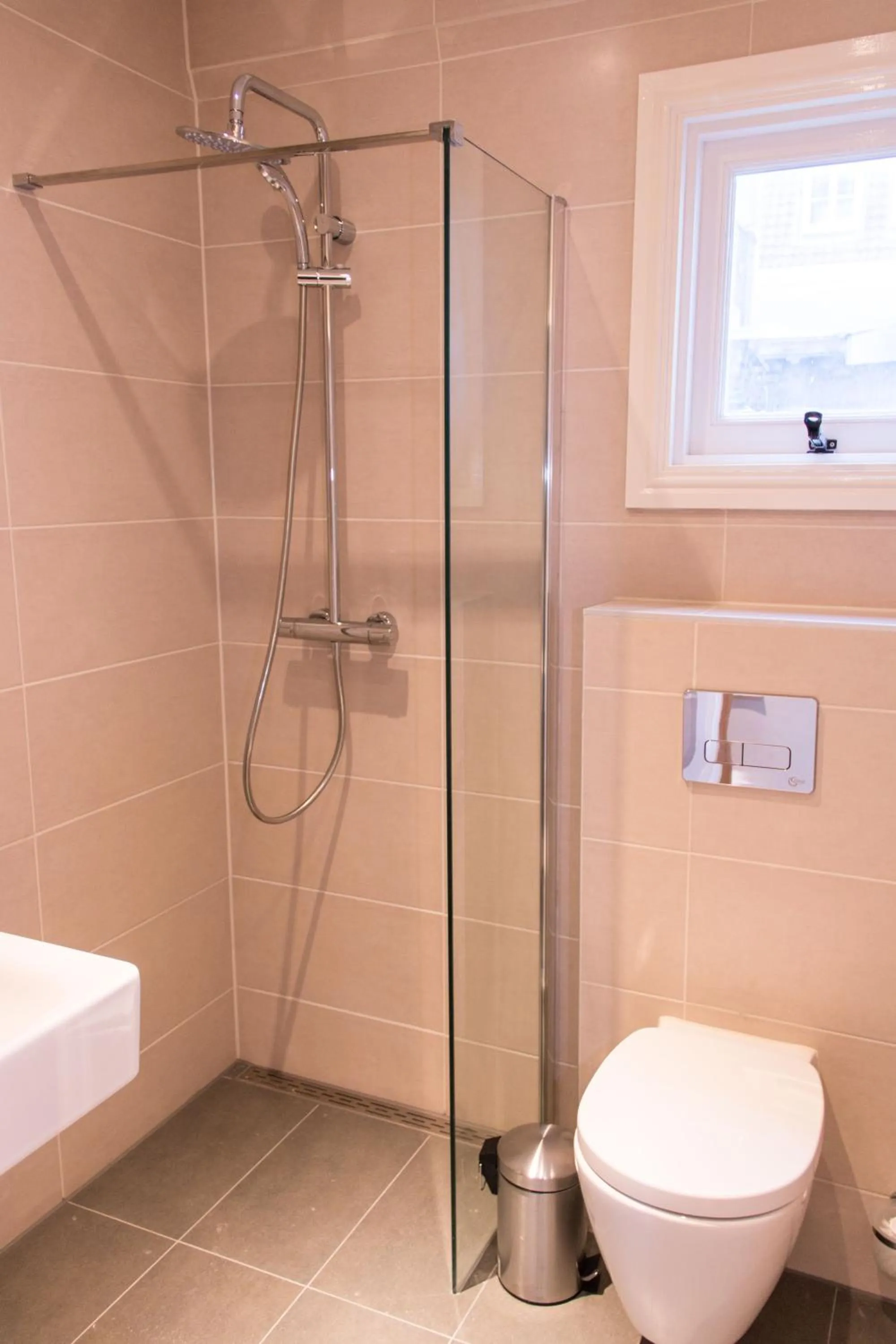 Shower in Royal Plaza Hotel Amsterdam