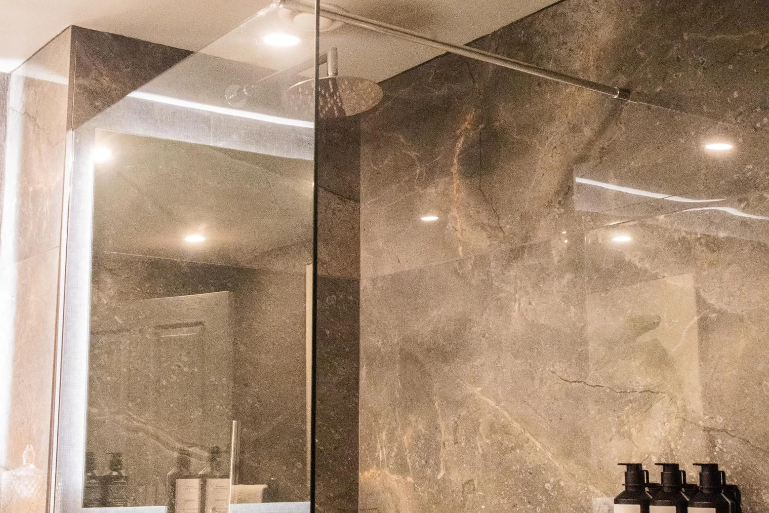 Bathroom in Killarney Randles Hotel