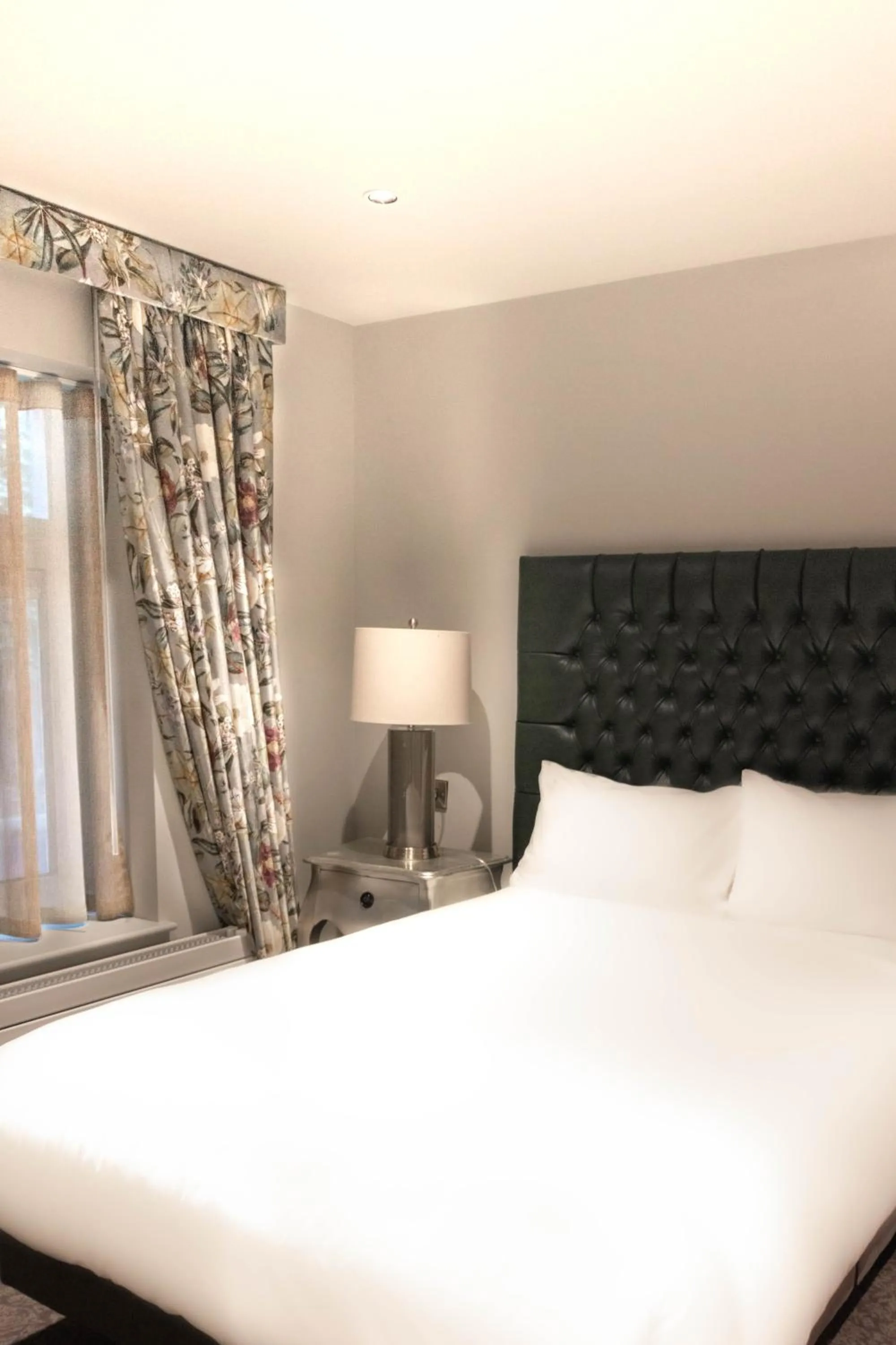 Bedroom, Bed in Killarney Dromhall Hotel