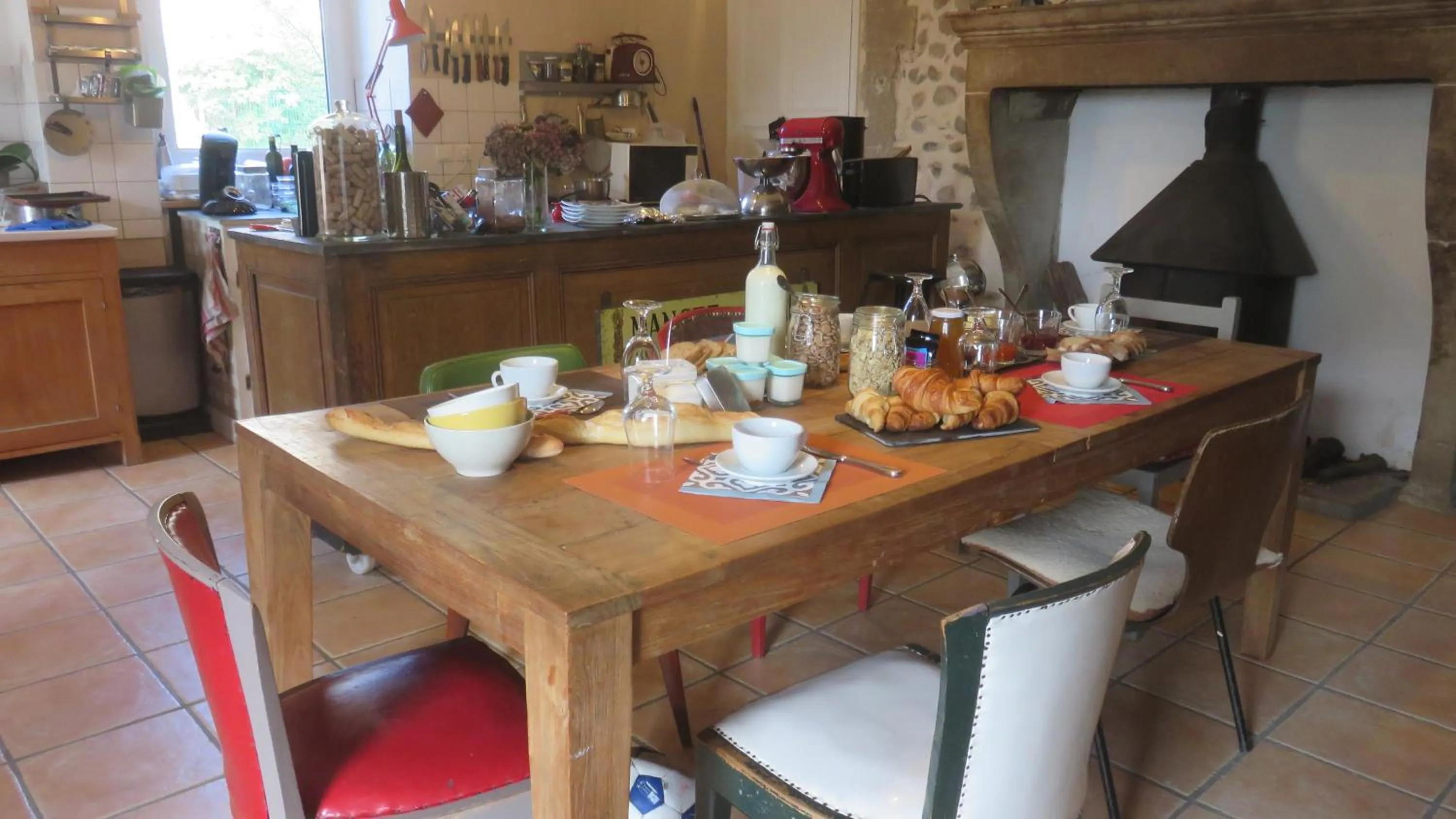 Continental breakfast in A la belle histoire