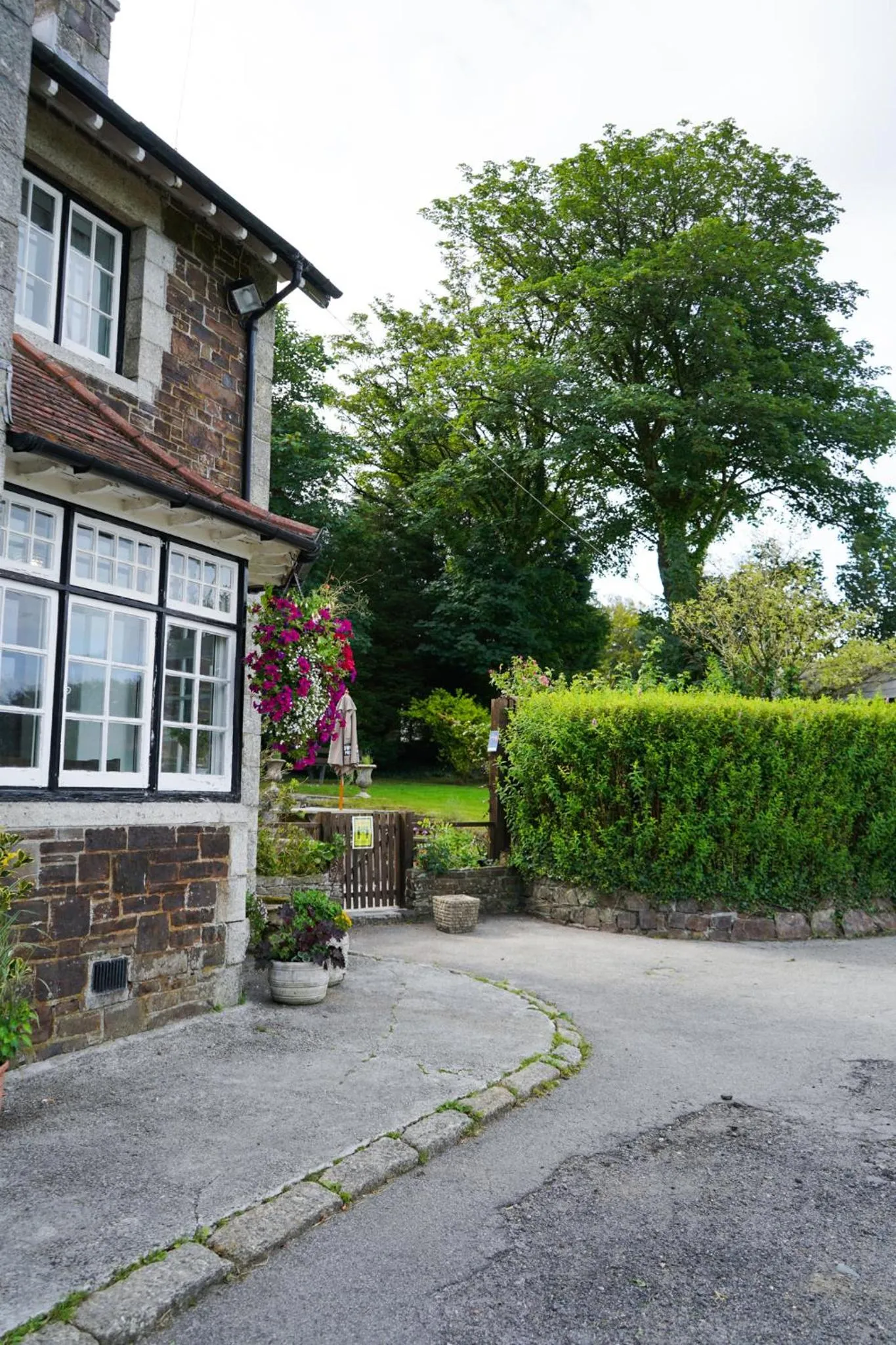 Property building in Fox & Hounds Hotel
