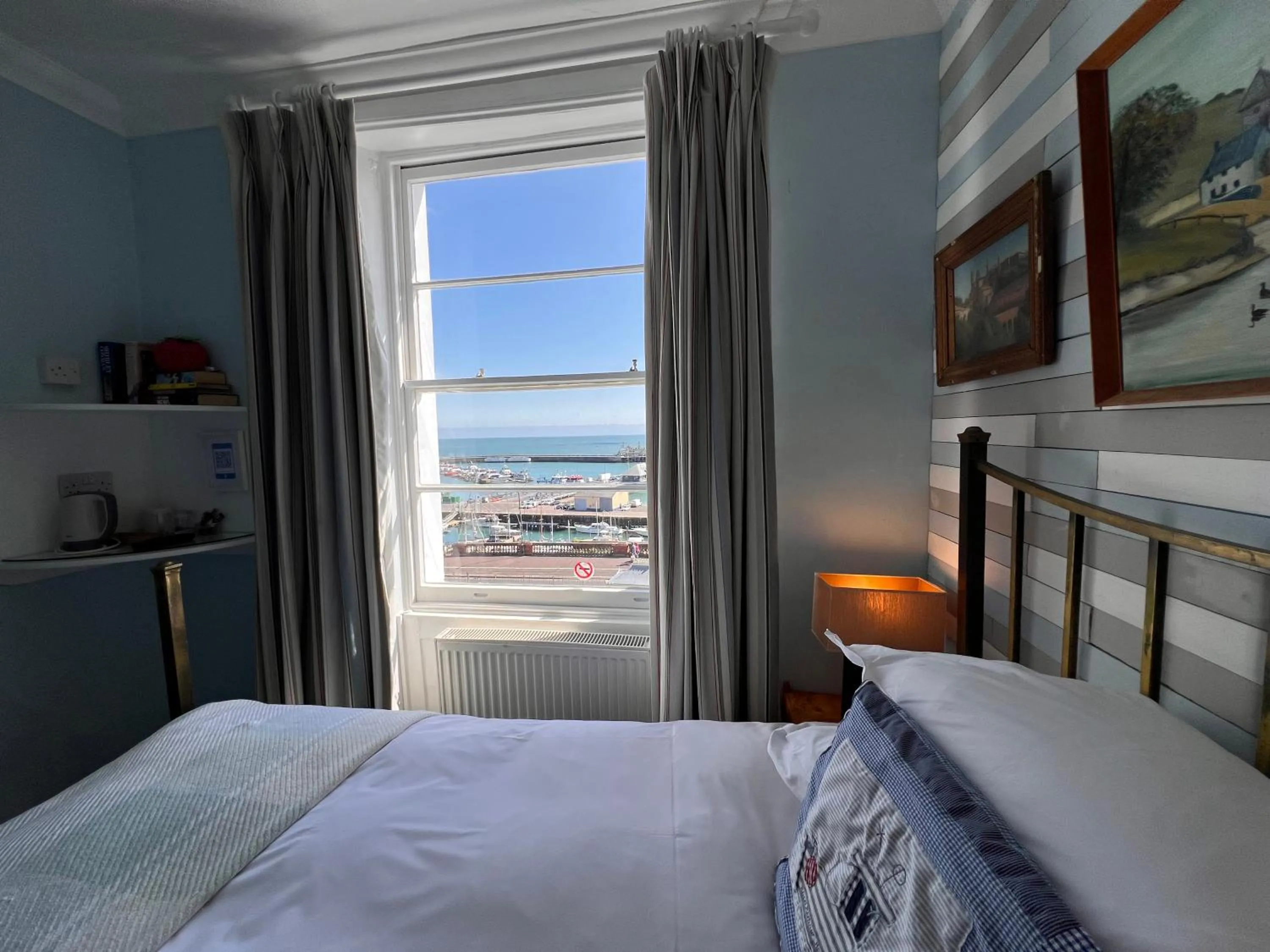 Sea view, Bed in The Royal Harbour Hotel