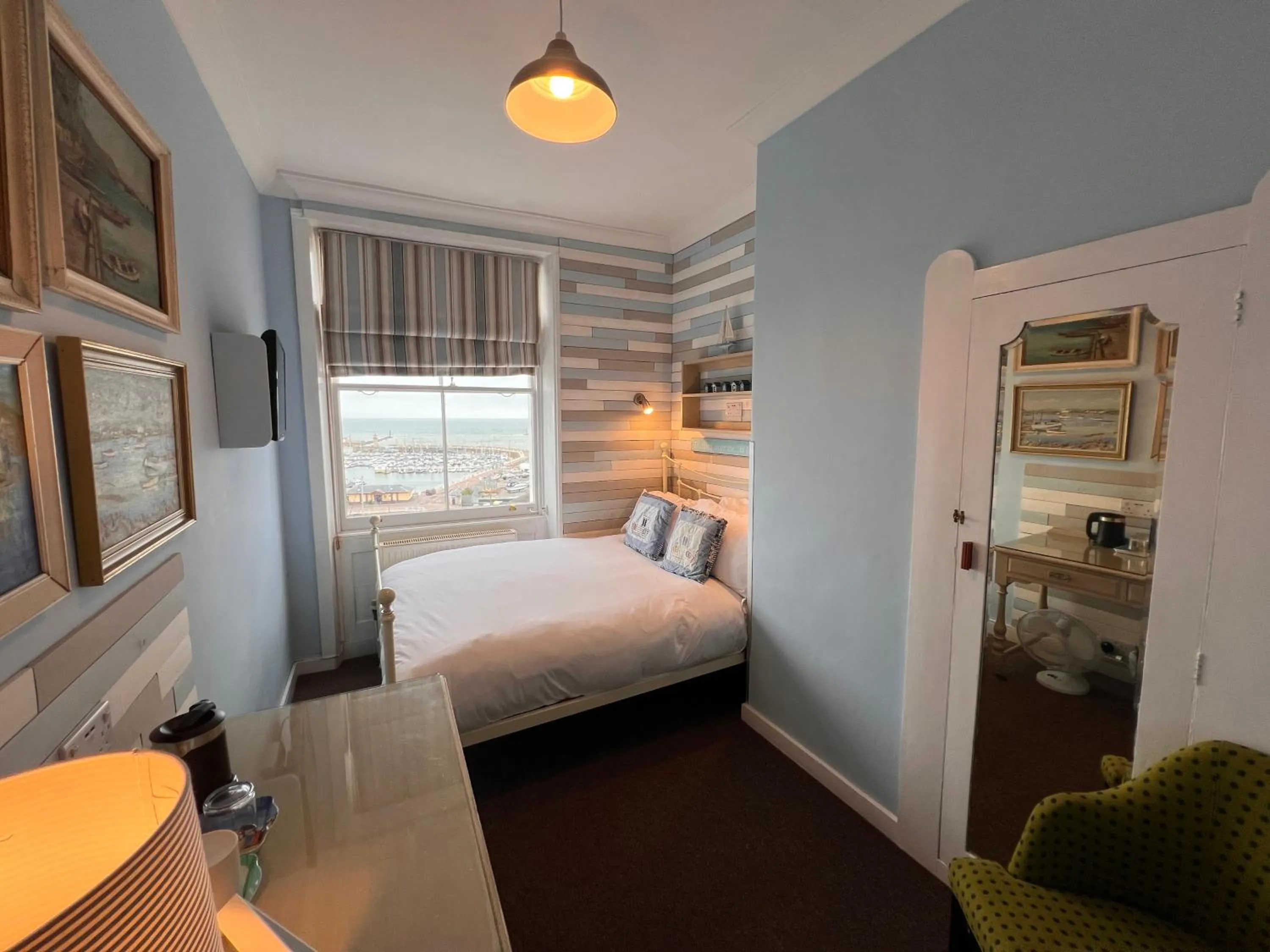 Sea view, Bed in The Royal Harbour Hotel