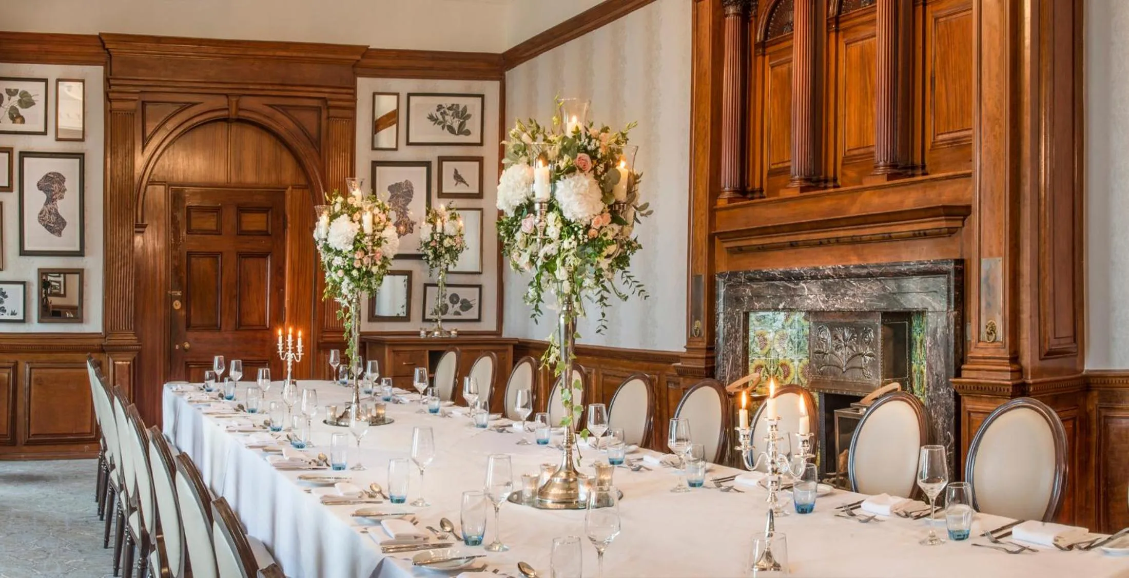 Lounge or bar in De Vere Wokefield Estate