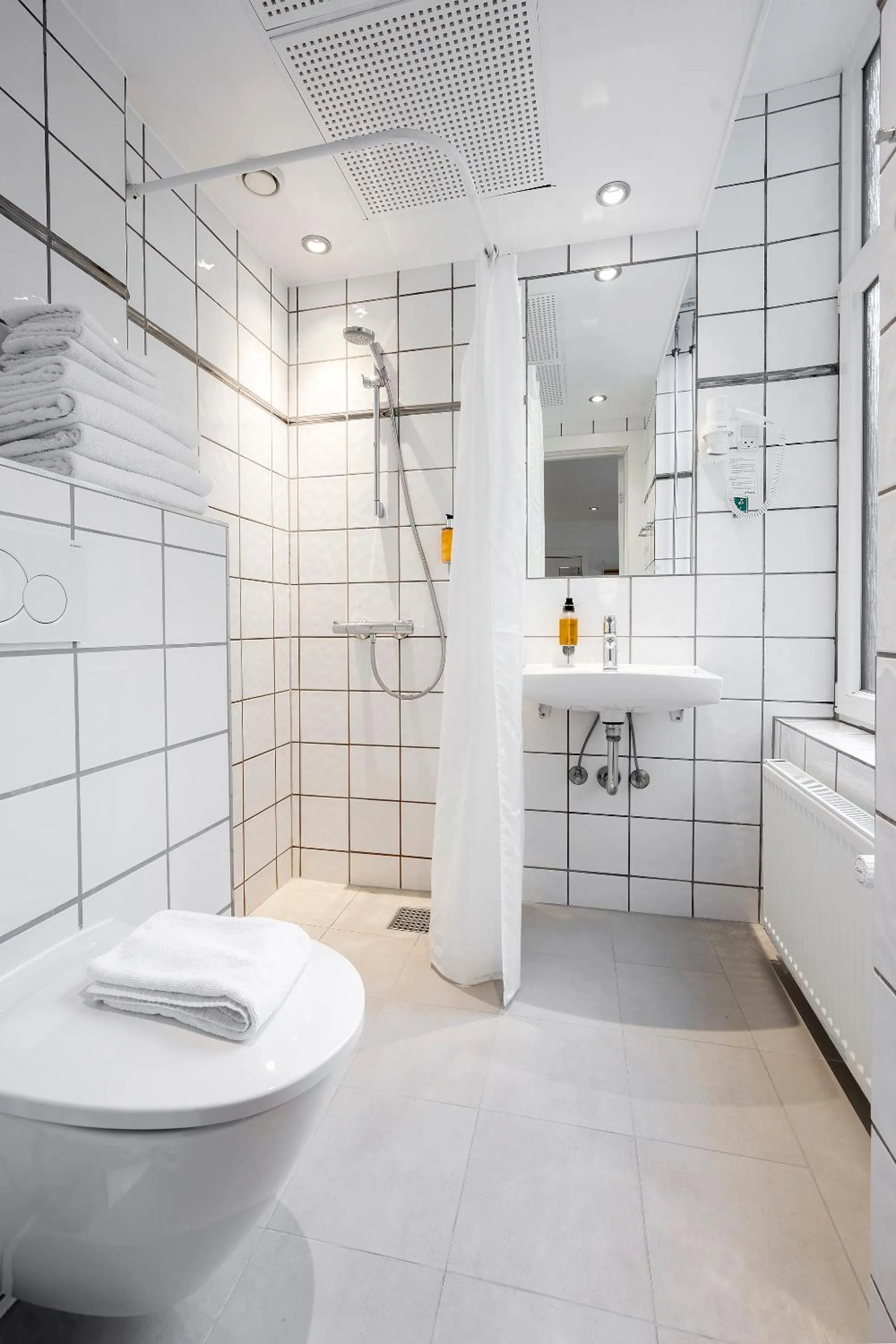 Shower in Go Hotel Ansgar