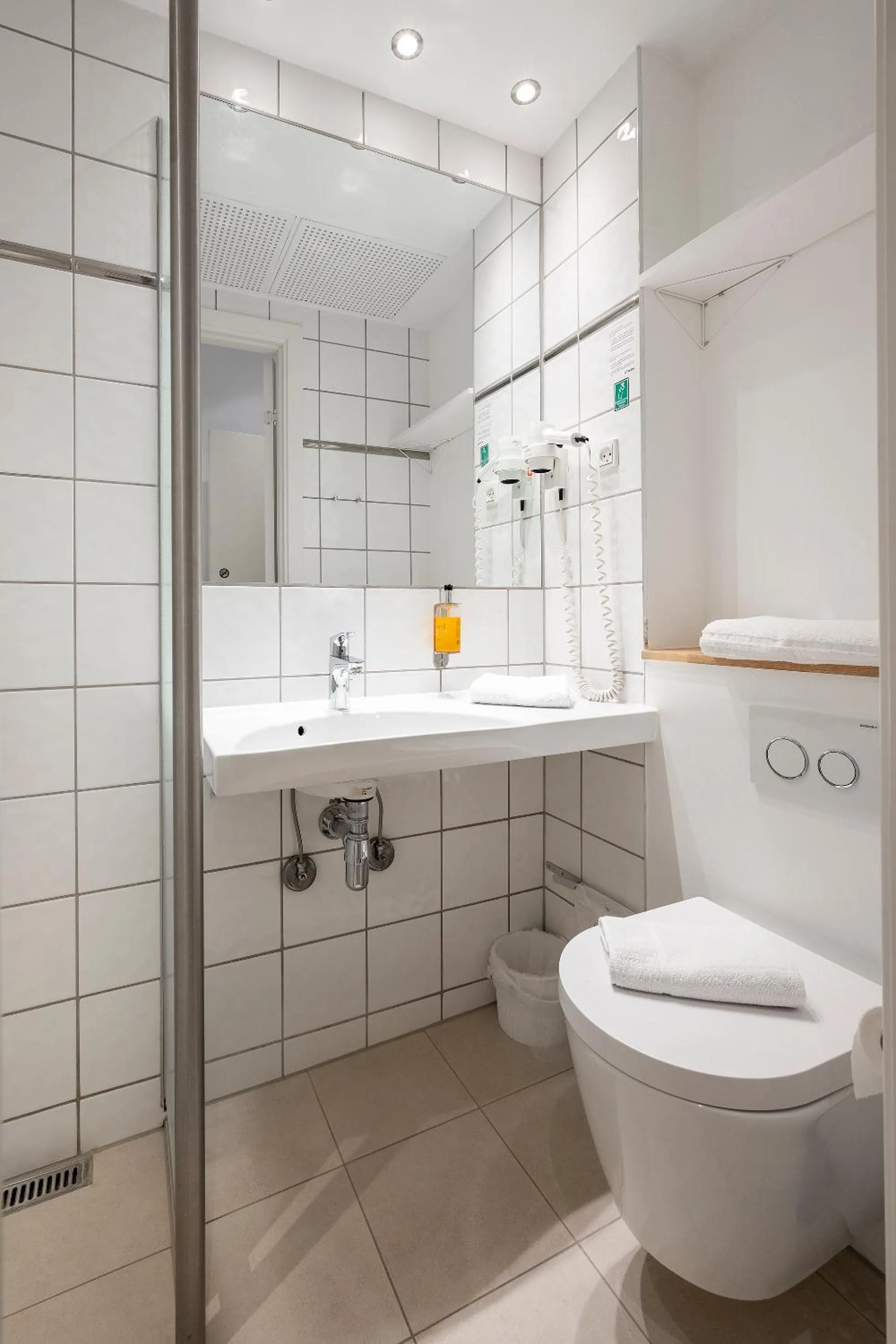 Shower in Go Hotel Ansgar