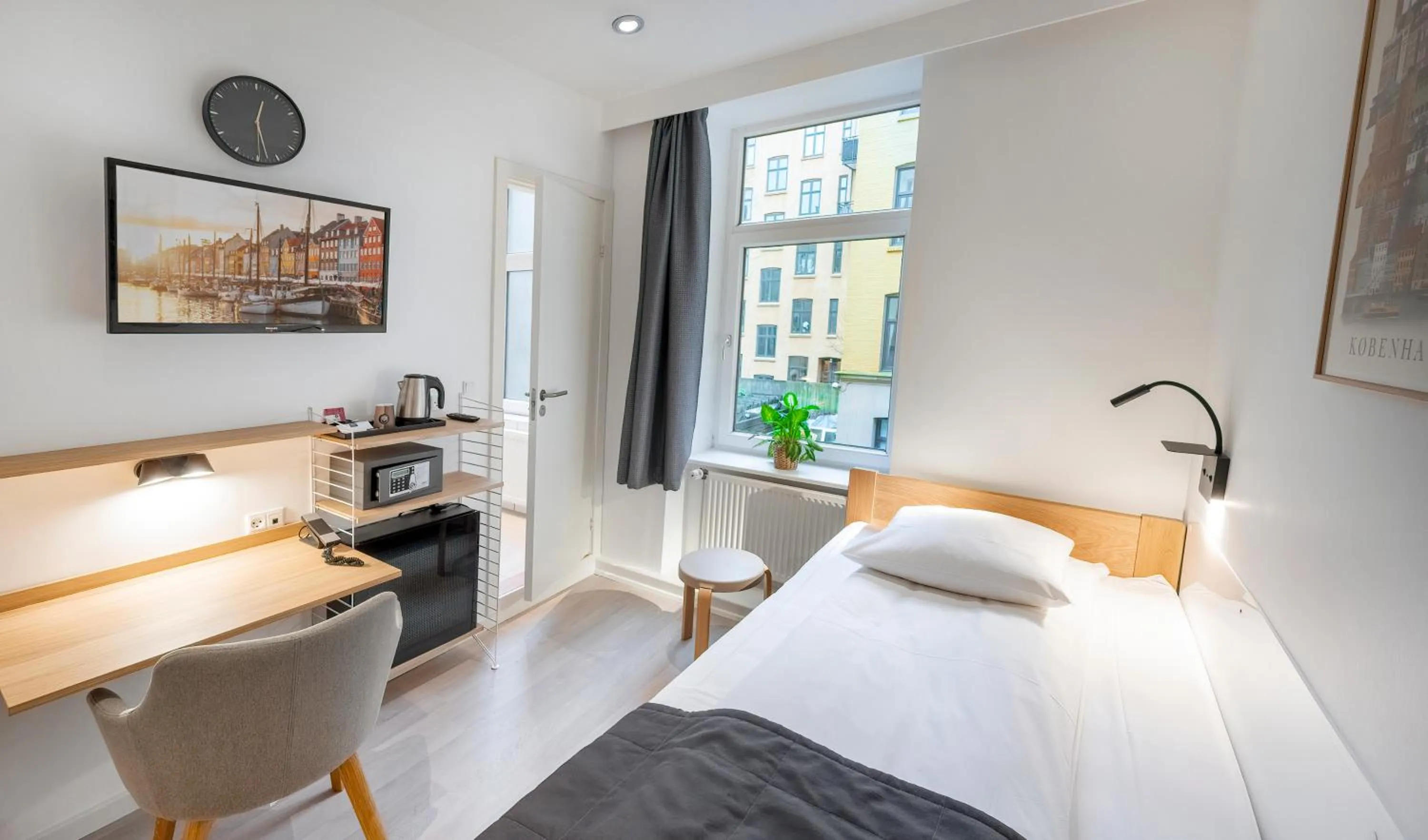 TV and multimedia, Bed in Go Hotel Ansgar