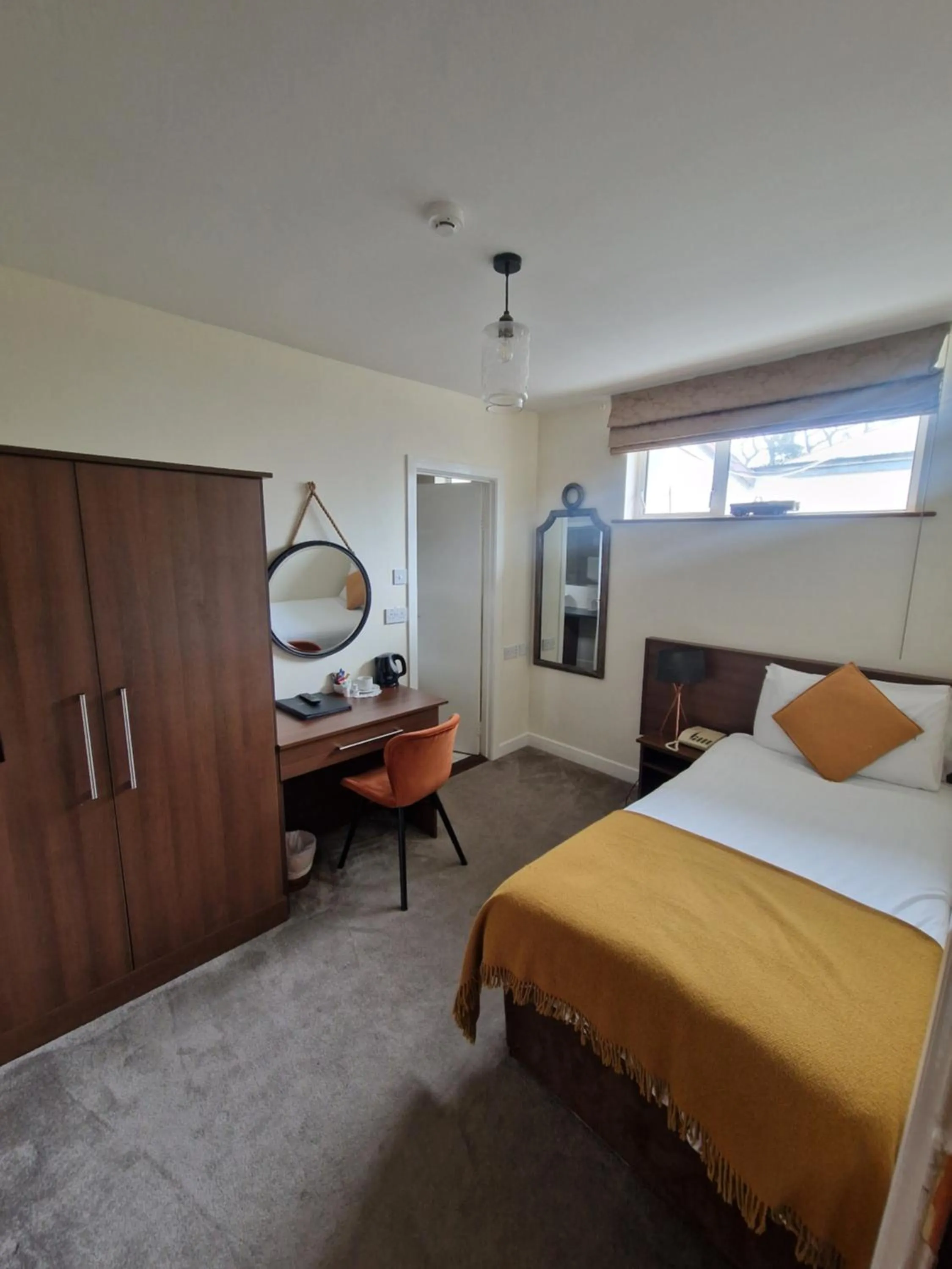 Bedroom, Bed in Arnolds Hotel