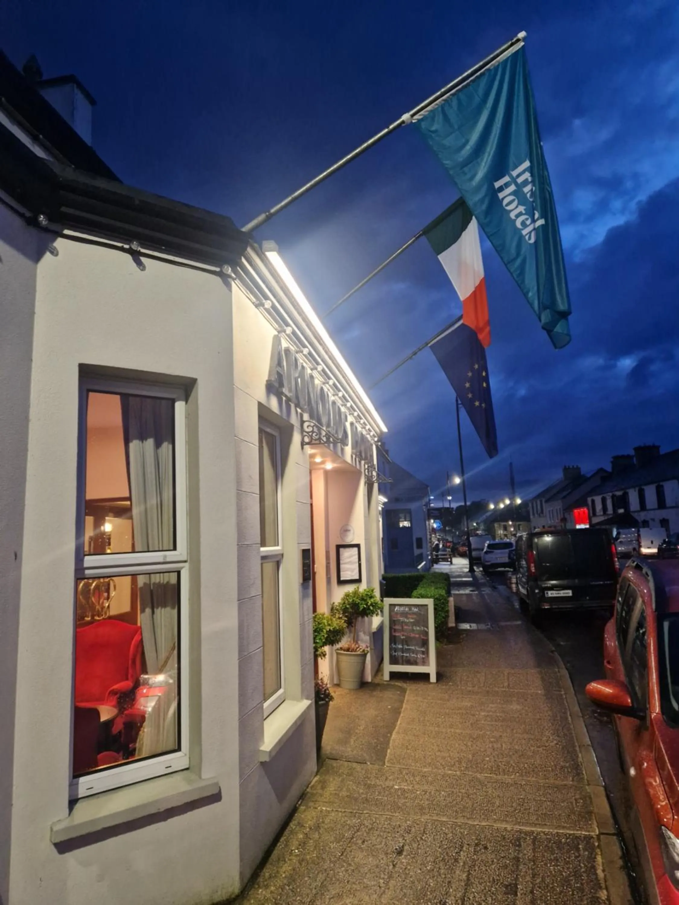 Property building in Arnolds Hotel