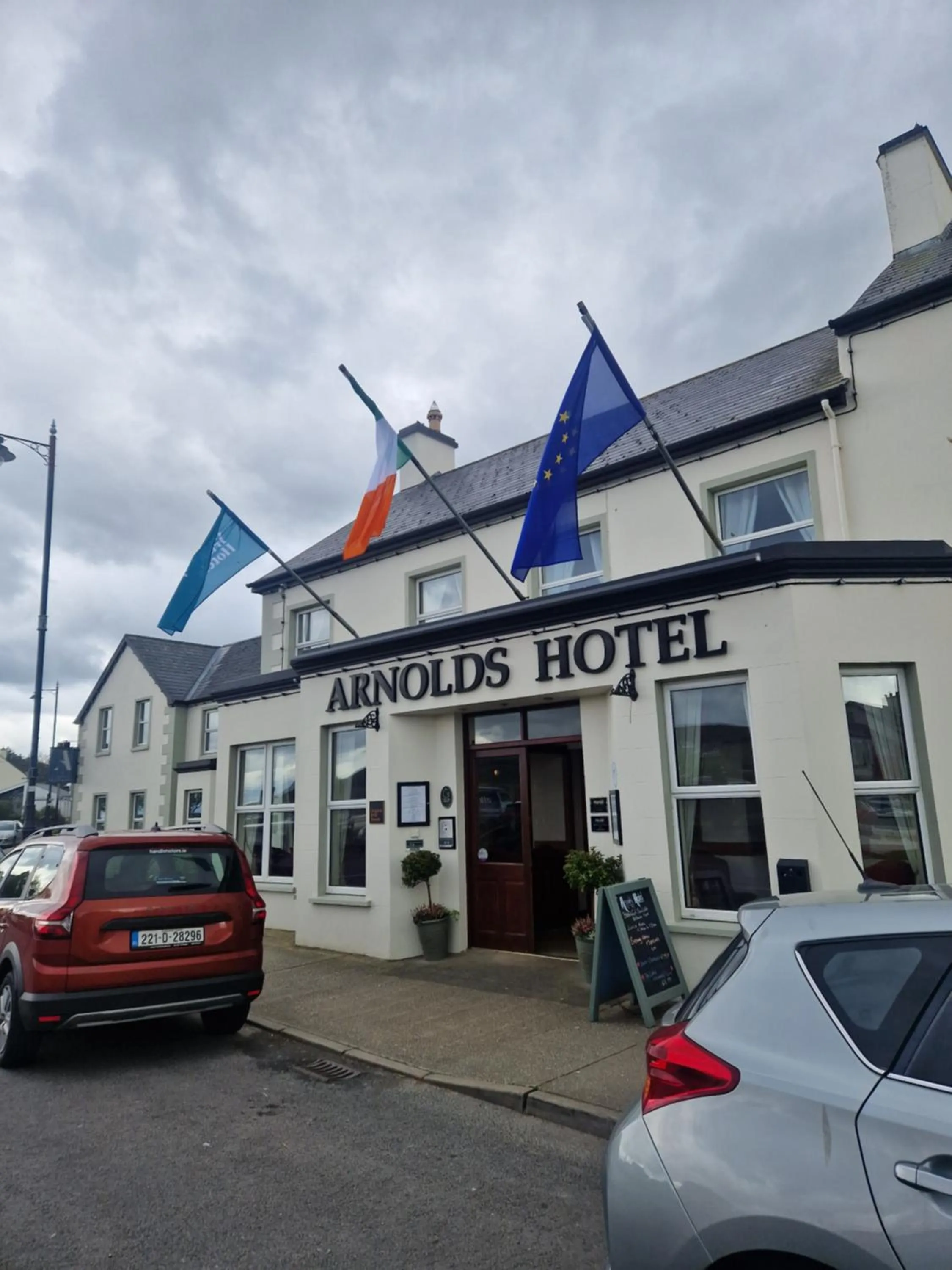 Property building in Arnolds Hotel