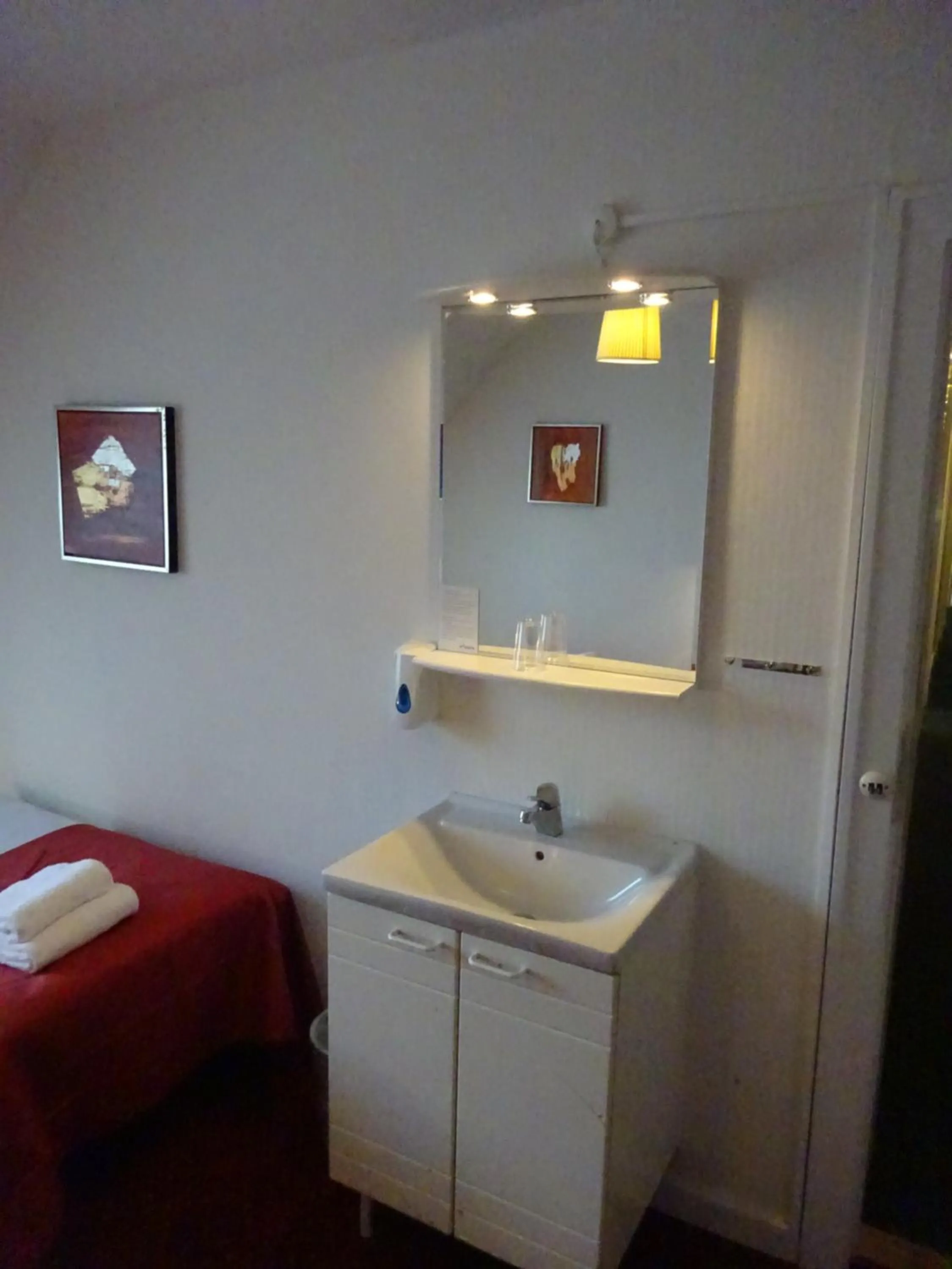 Other, Bed in City Hotel Nebo