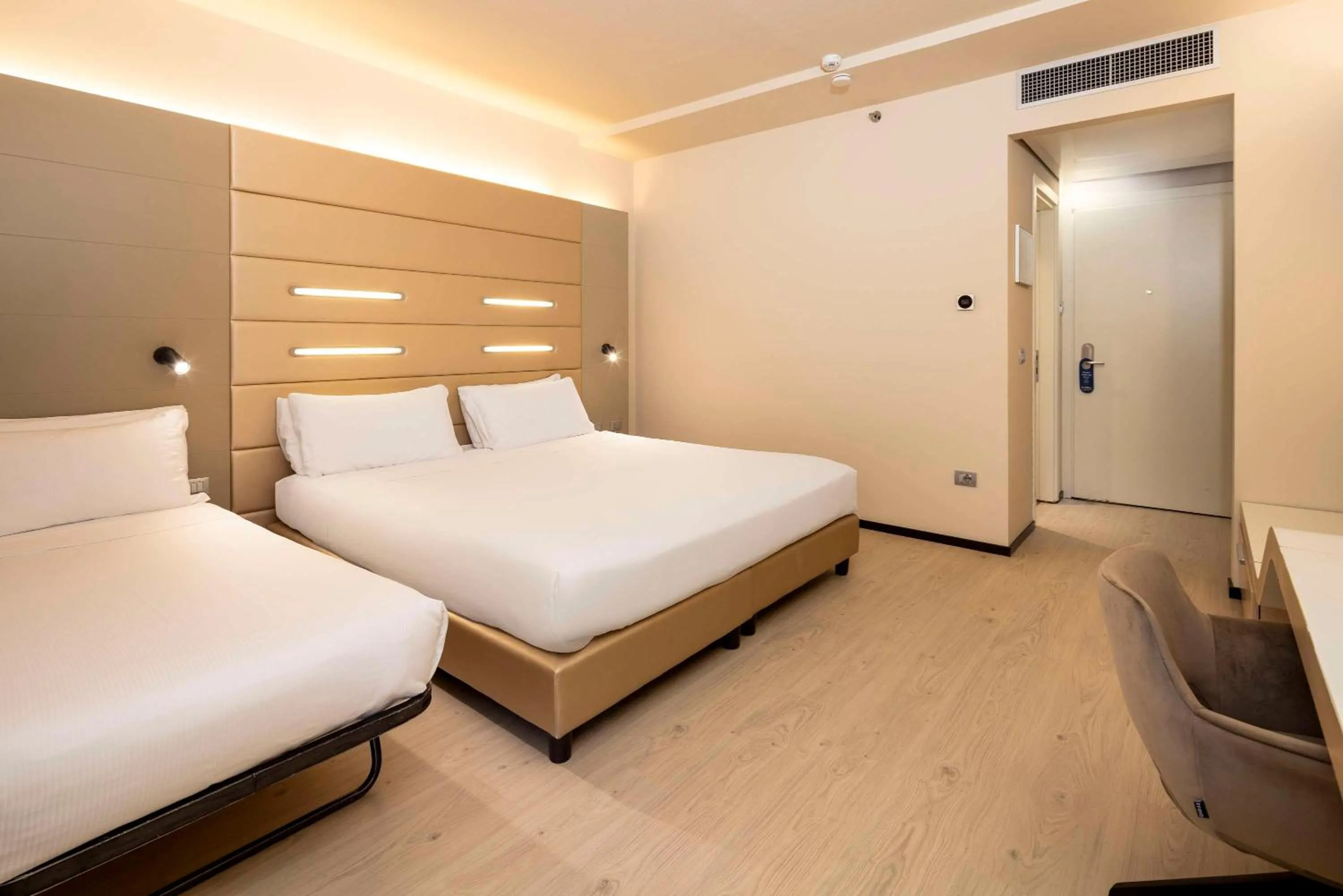 TV and multimedia, Bed in Best Western Plus Tower Hotel Bologna