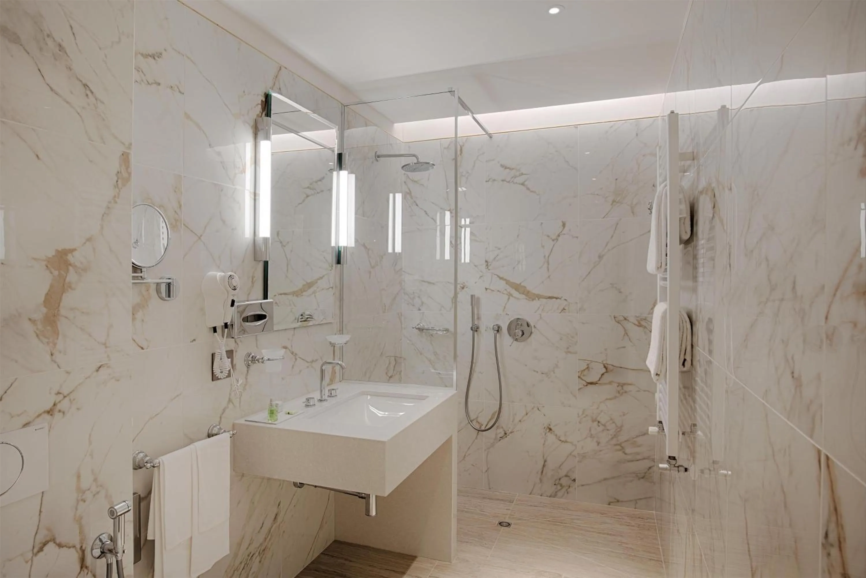 Bathroom in NH Venezia Santa Lucia