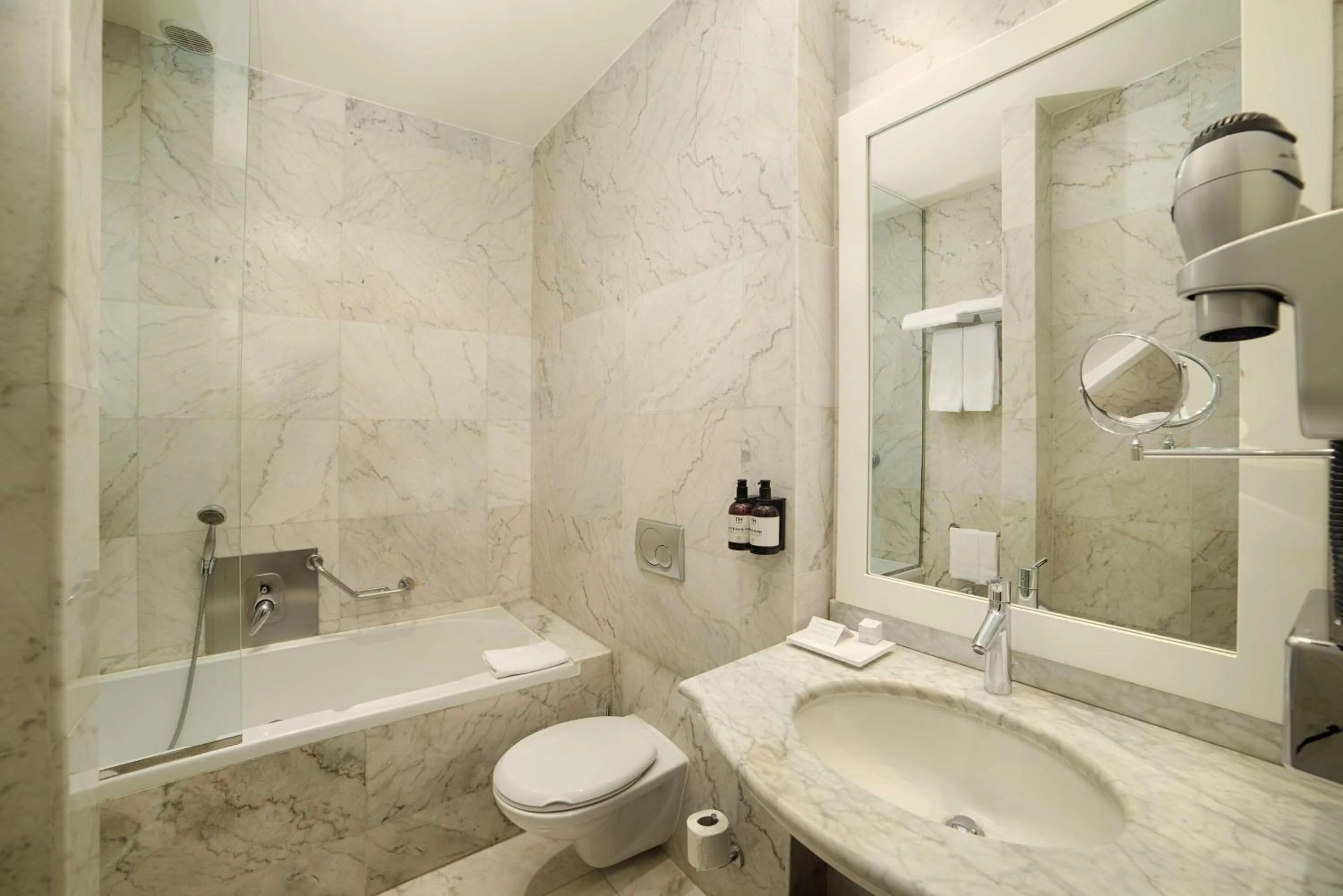 Bathroom in NH Venezia Santa Lucia