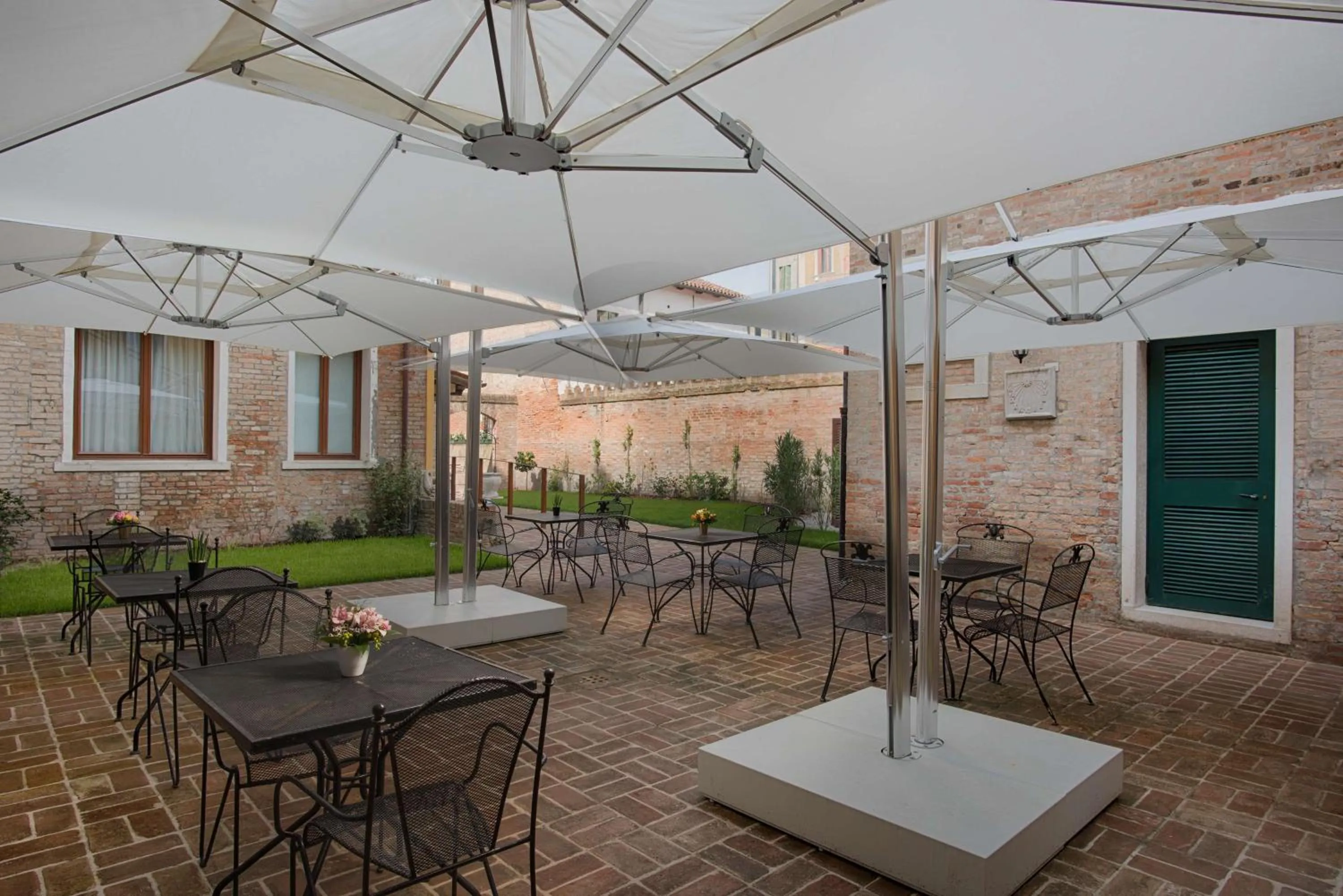 Balcony/Terrace in NH Venezia Santa Lucia