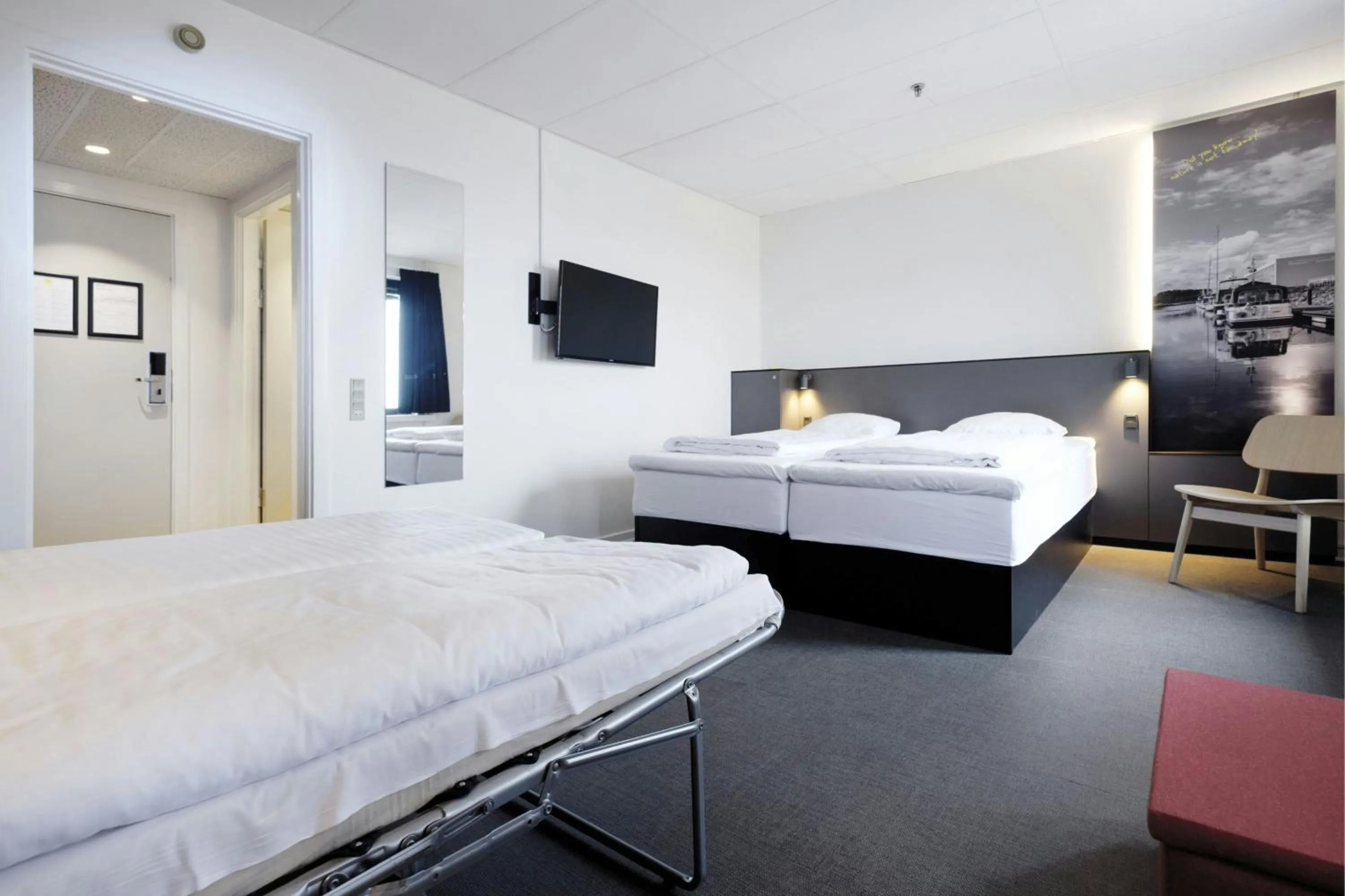 Photo of the whole room, Bed in Four Points Flex by Sheraton Ishoj