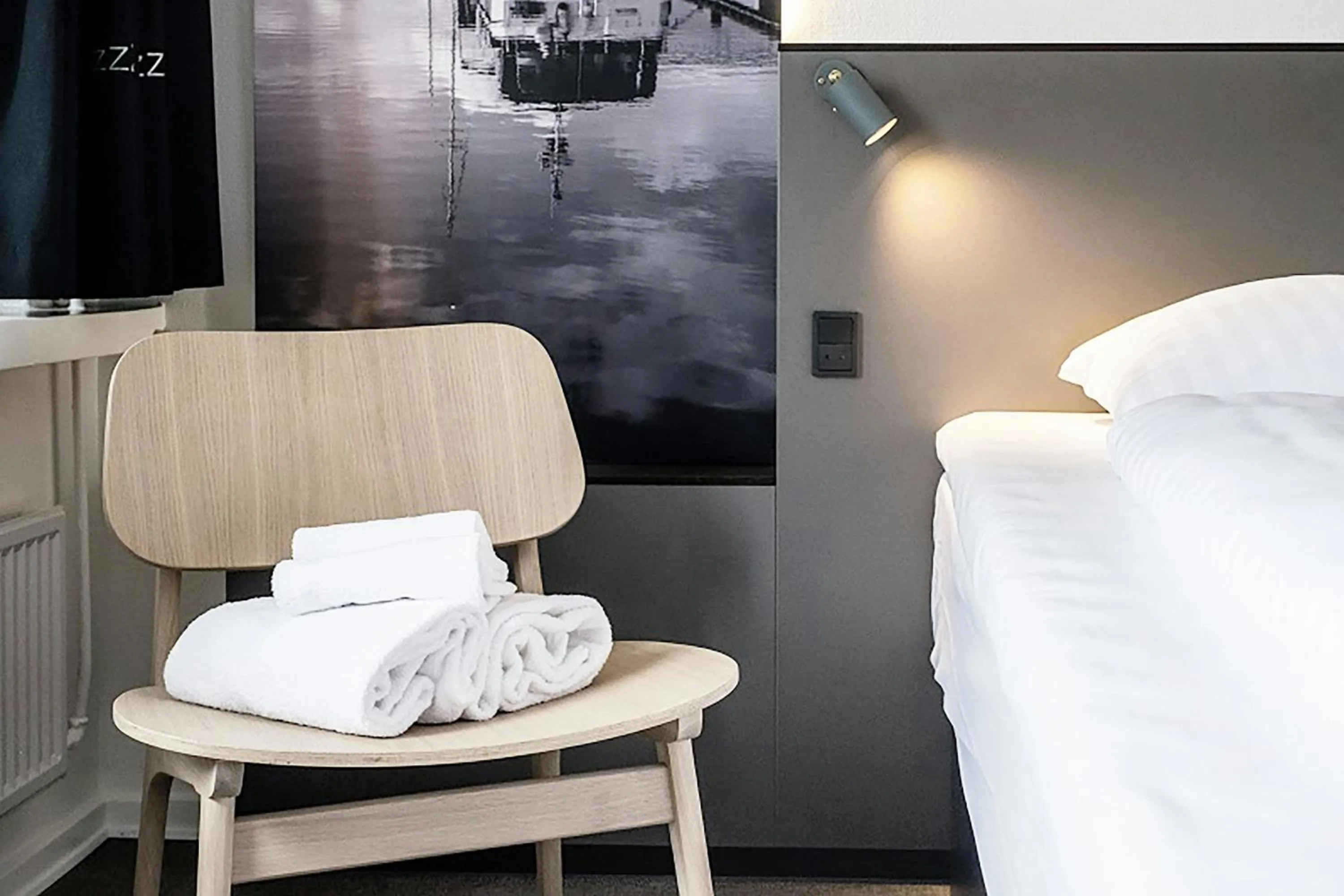 Photo of the whole room, Bed in Four Points Flex by Sheraton Ishoj