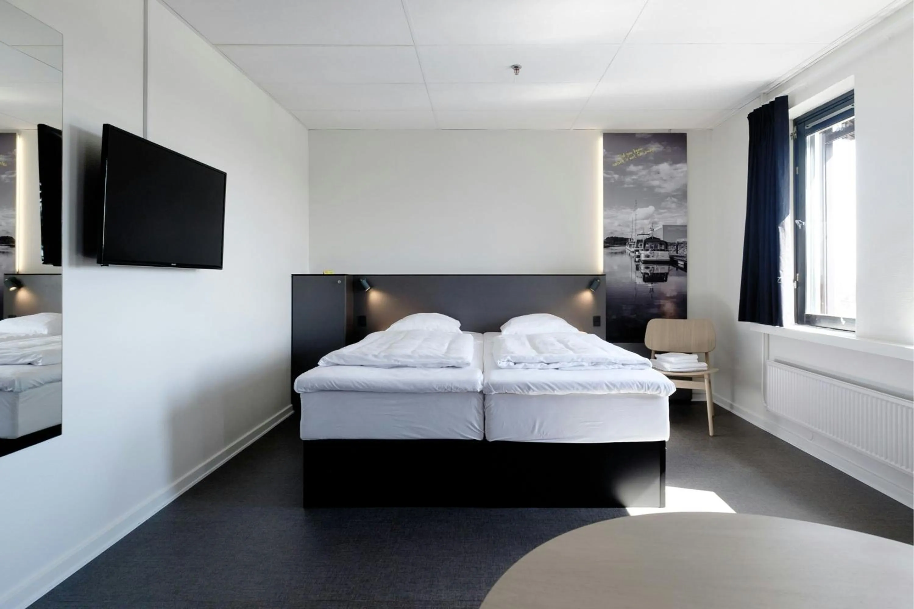 Photo of the whole room, Bed in Four Points Flex by Sheraton Ishoj