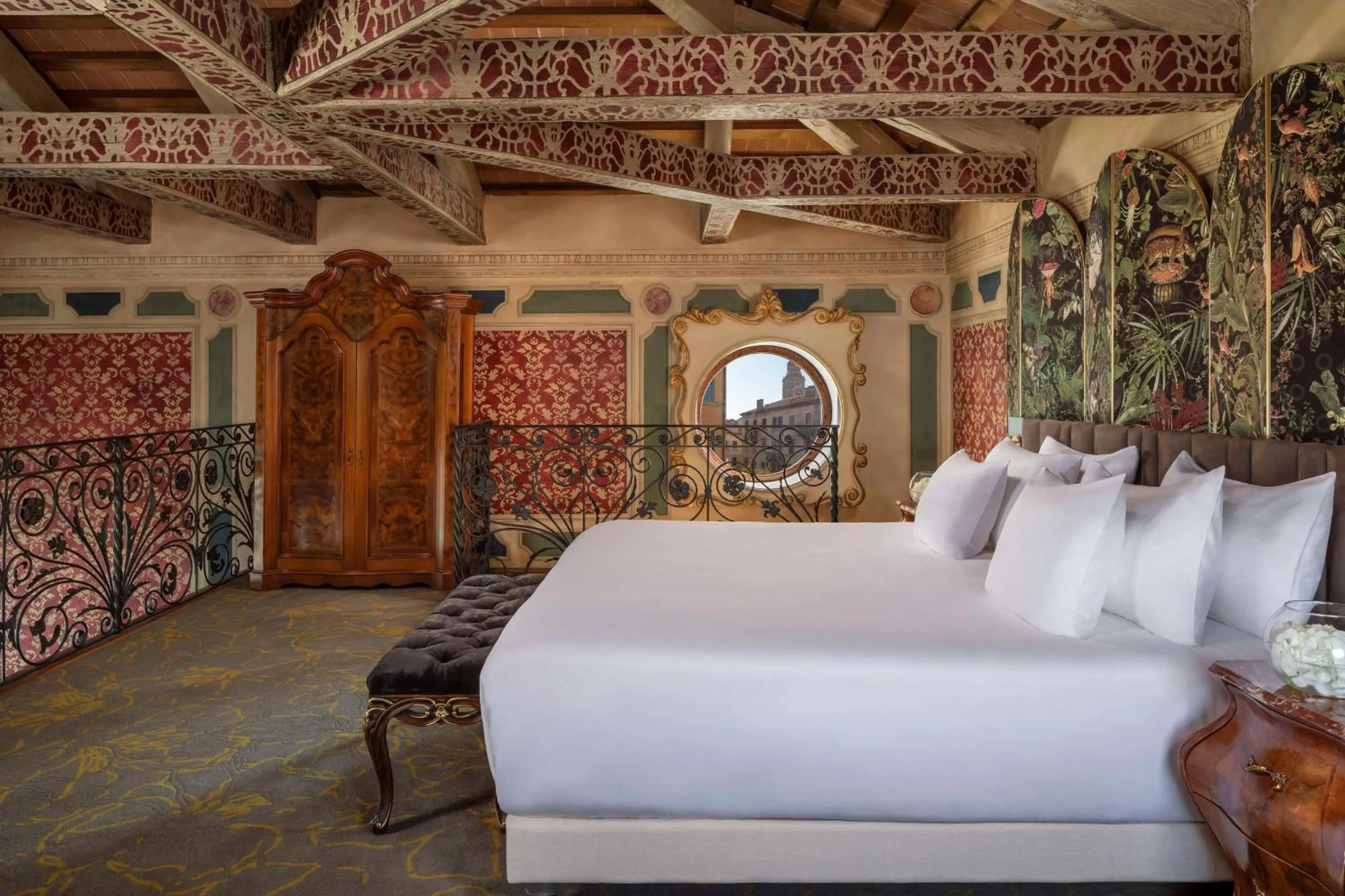 Photo of the whole room, Bed in NH Collection Grand Hotel Palazzo Dei Dogi