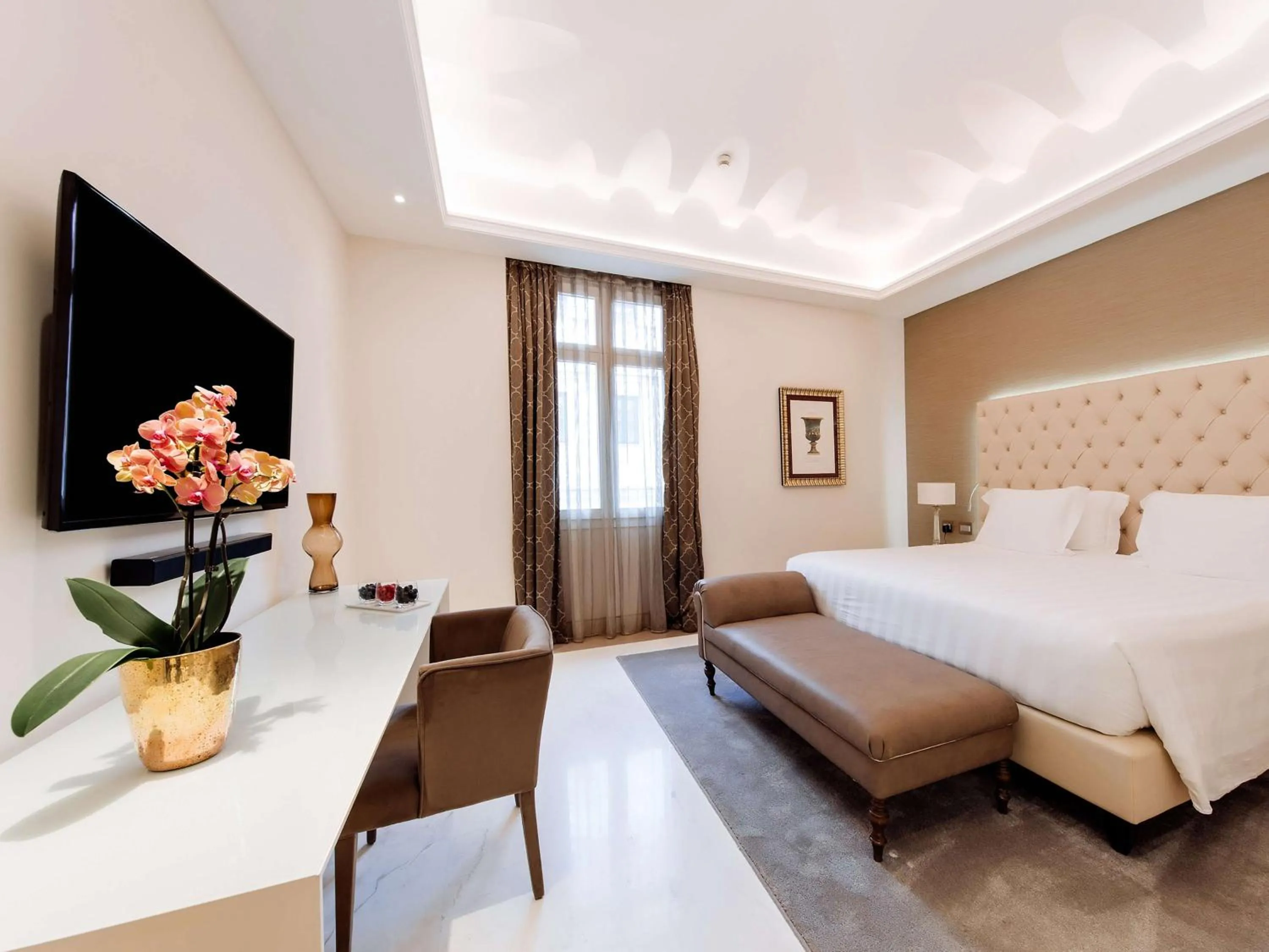 Bed in Aleph Rome Hotel, Curio Collection By Hilton