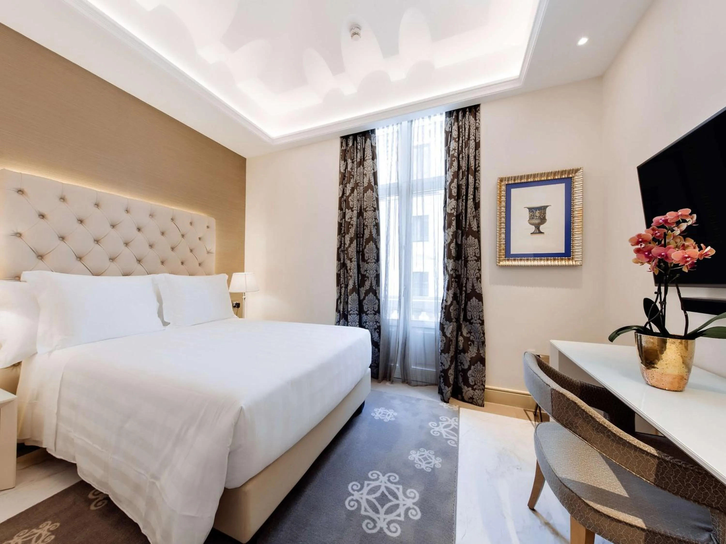 Bed in Aleph Rome Hotel, Curio Collection By Hilton