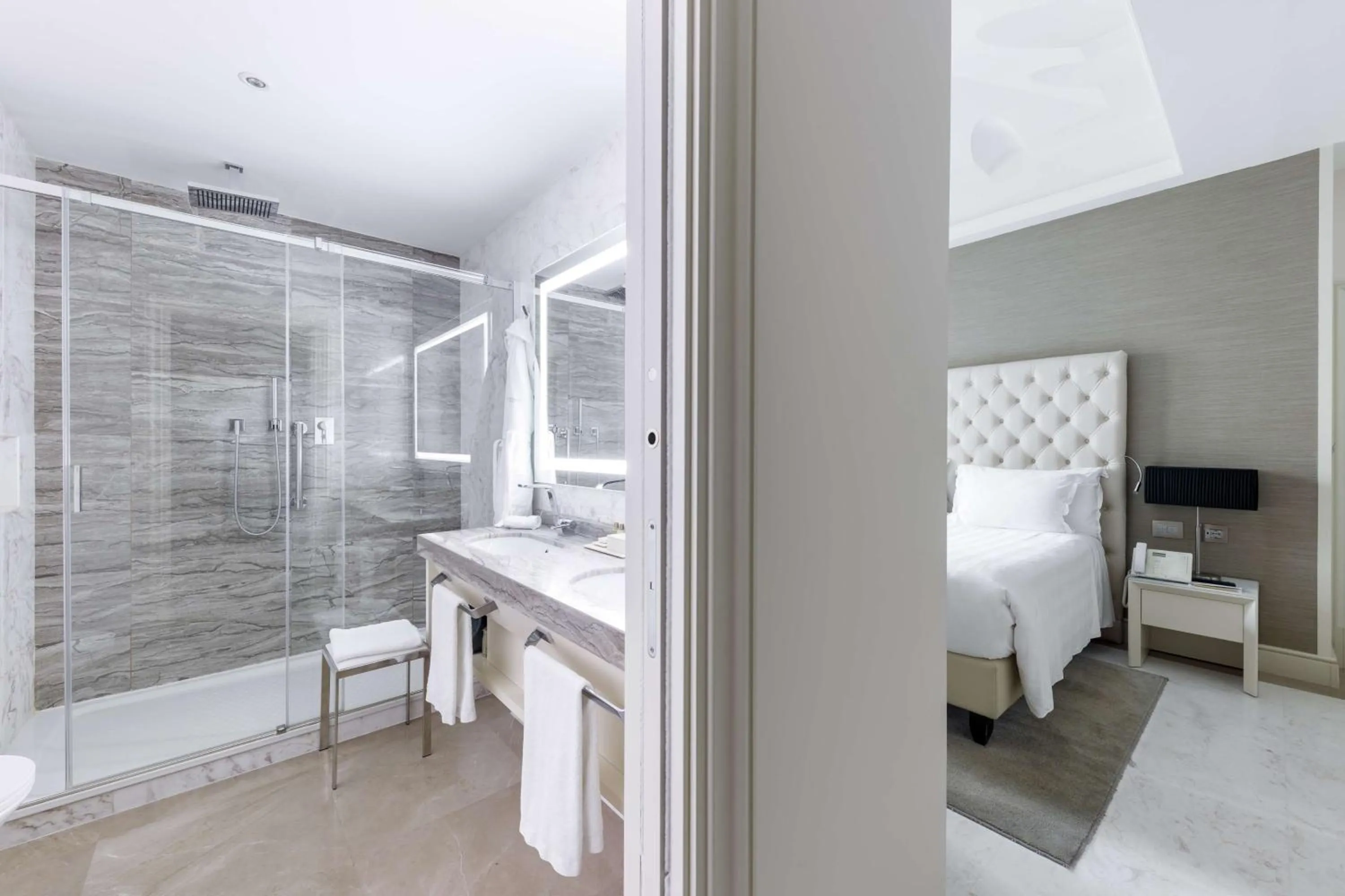 Bed in Aleph Rome Hotel, Curio Collection By Hilton