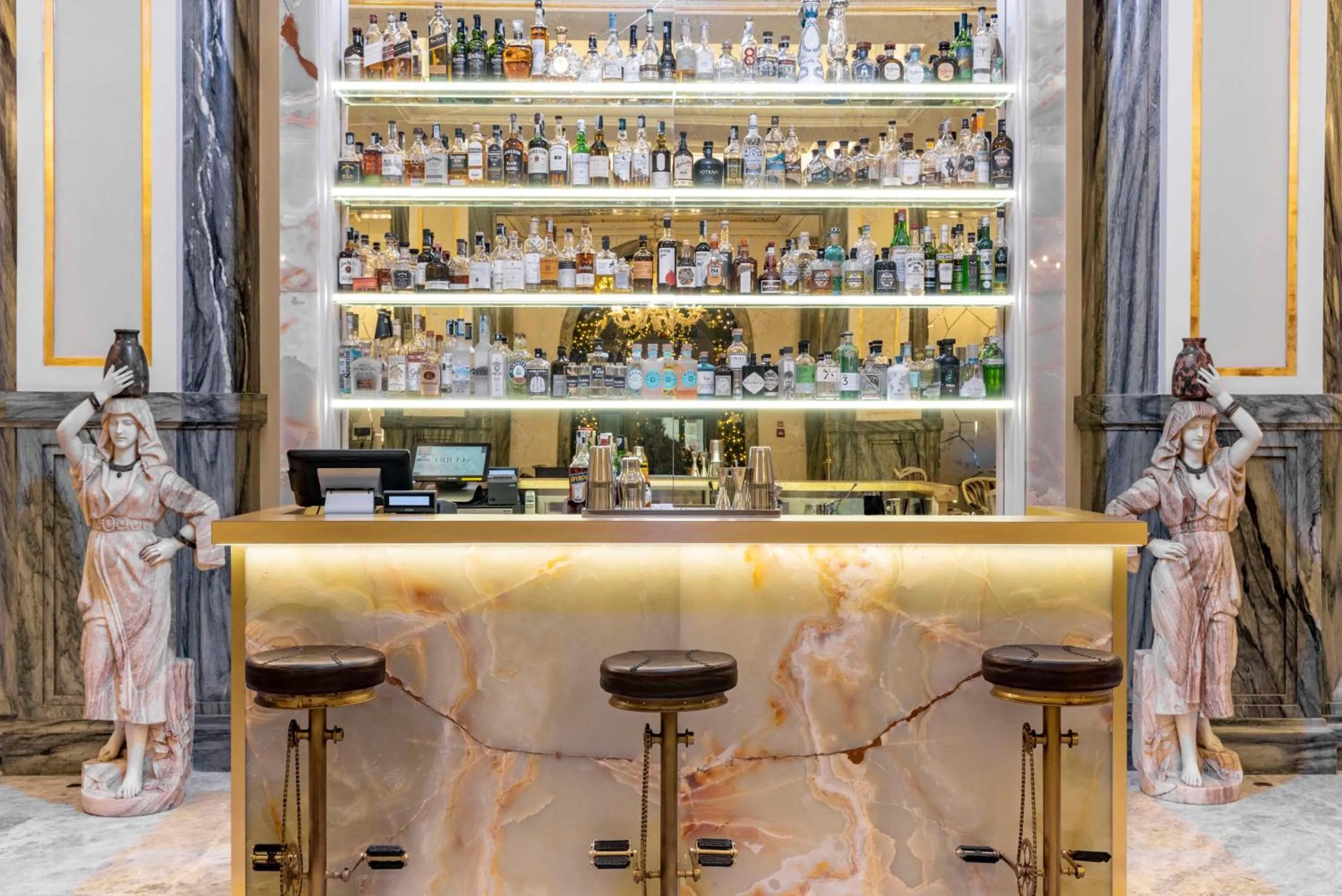 Lounge or bar in Aleph Rome Hotel, Curio Collection By Hilton