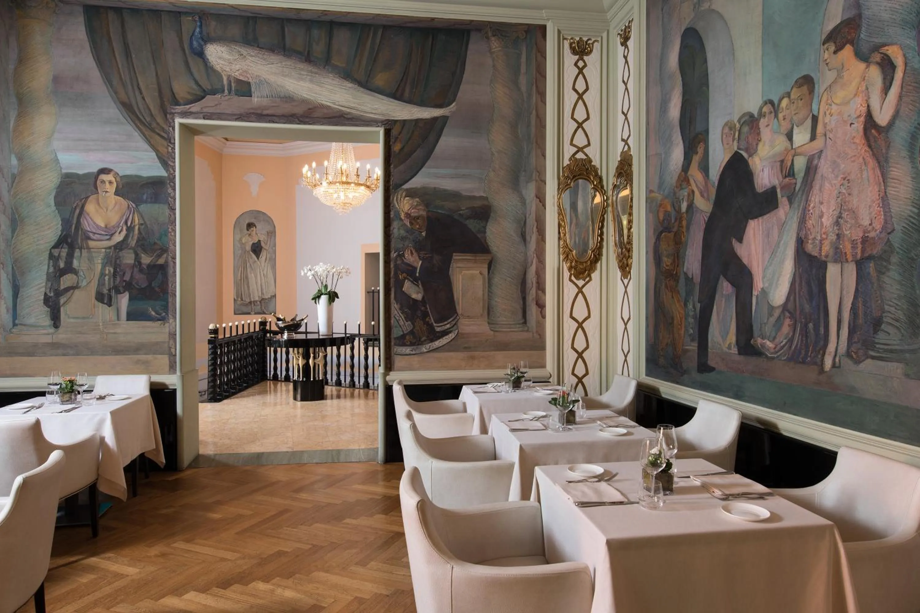 Restaurant/places to eat in Grand Hotel Palace Rome
