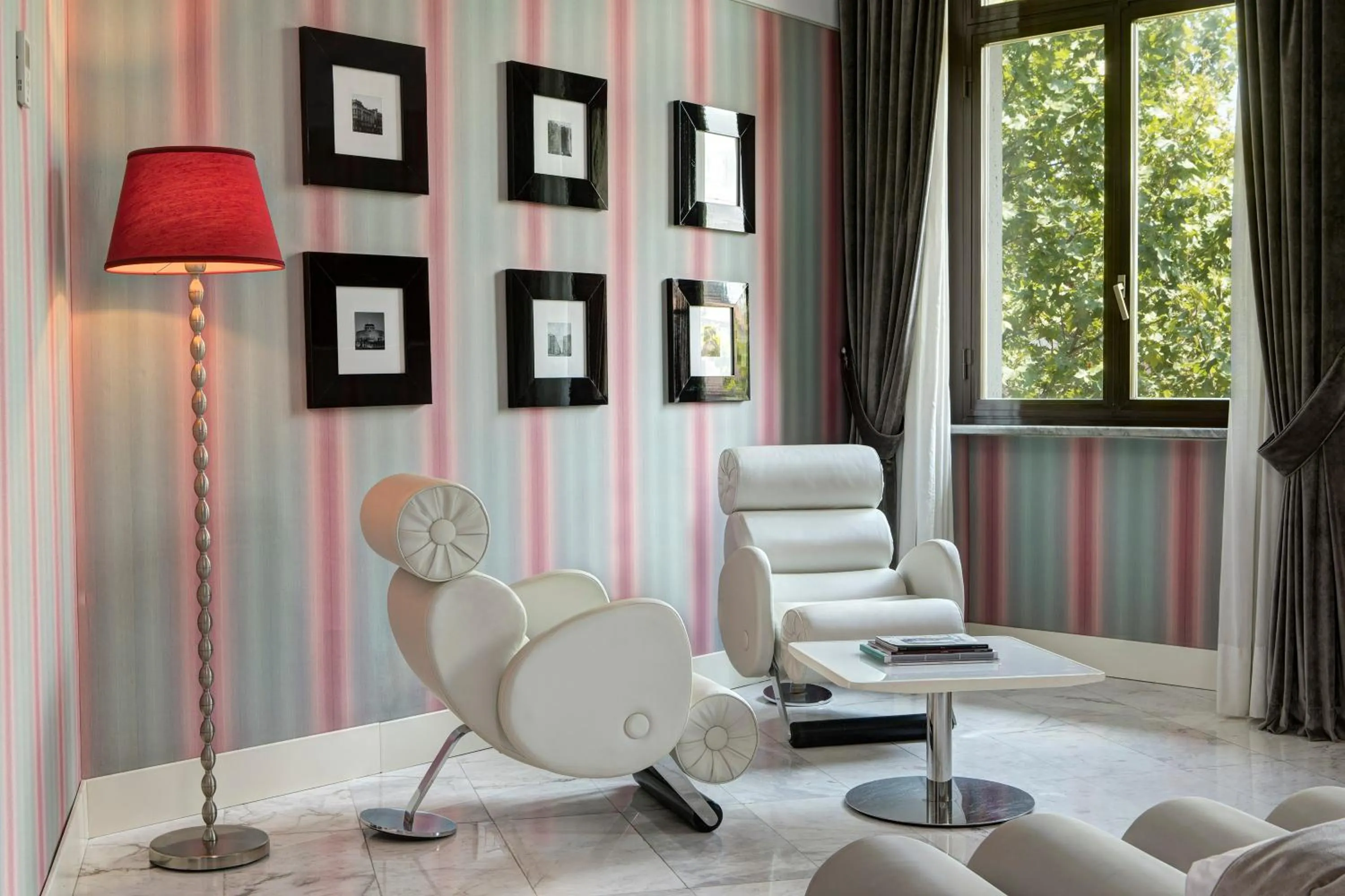 Seating area in Grand Hotel Palace Rome