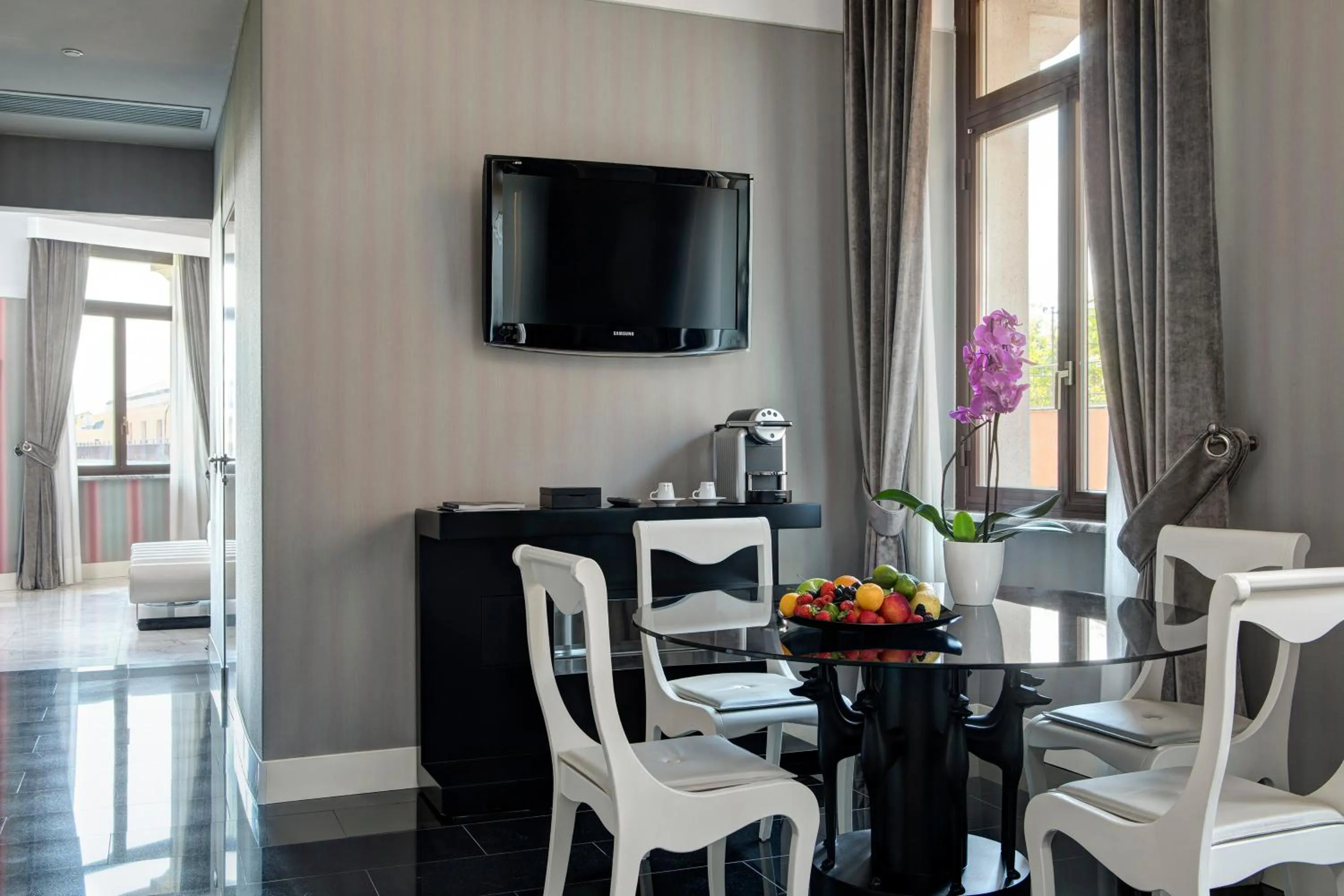 TV and multimedia in Grand Hotel Palace Rome