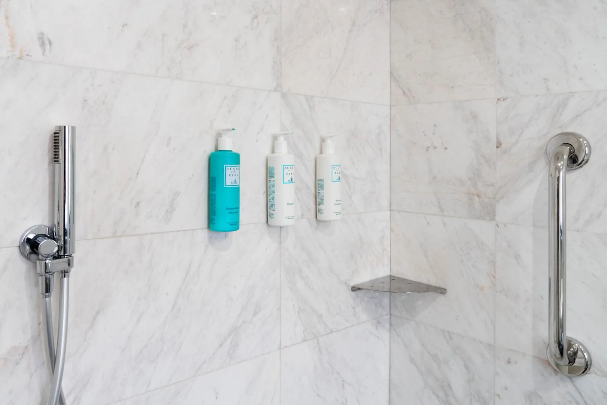 Shower in Grand Hotel Palace Rome