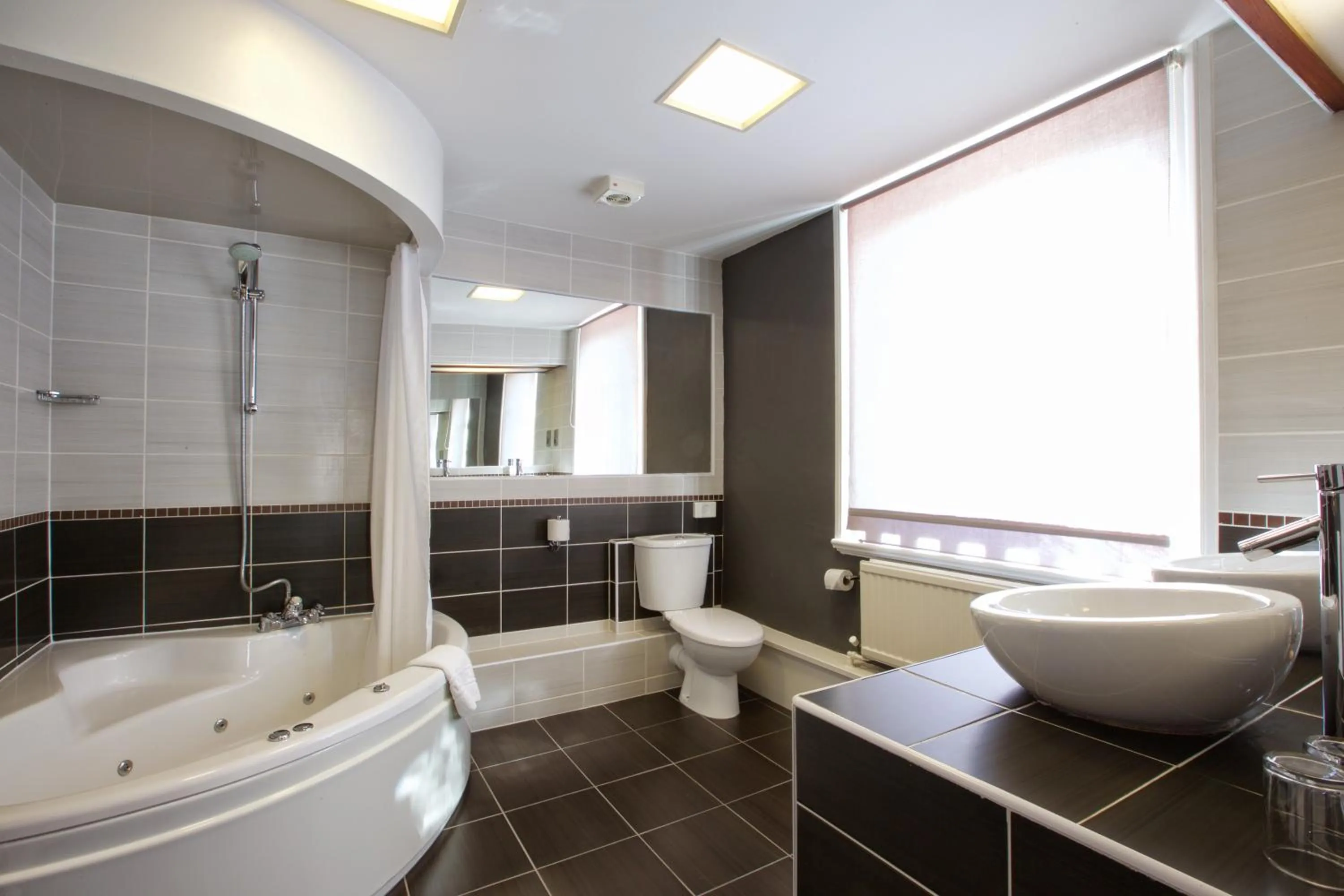 Bathroom in Derby Midland Hotel, BW Signature Collection