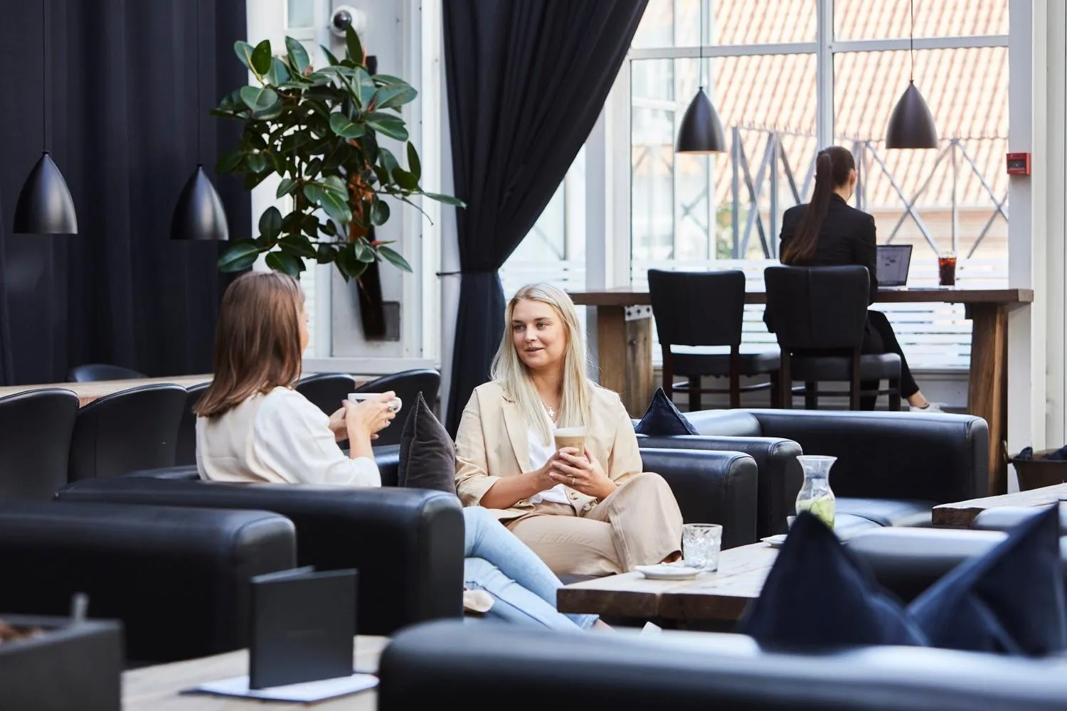 Lounge or bar in Best Western ToRVEhallerne