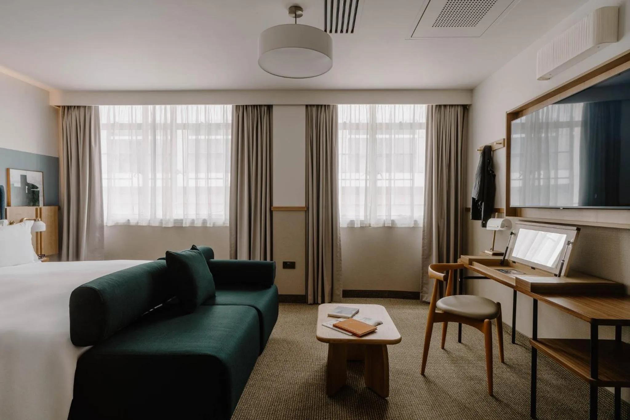 Photo of the whole room, Bed in Club Quarters Hotel London City, London