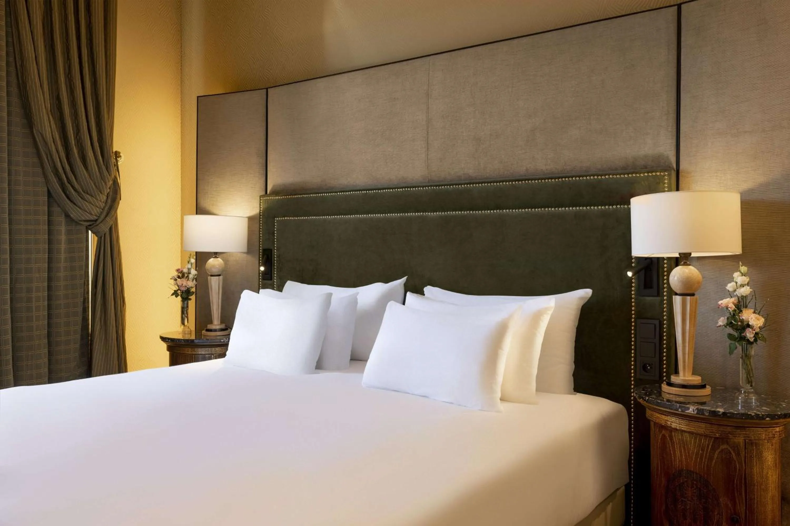 Bedroom, Bed in NH Collection Prague Carlo IV