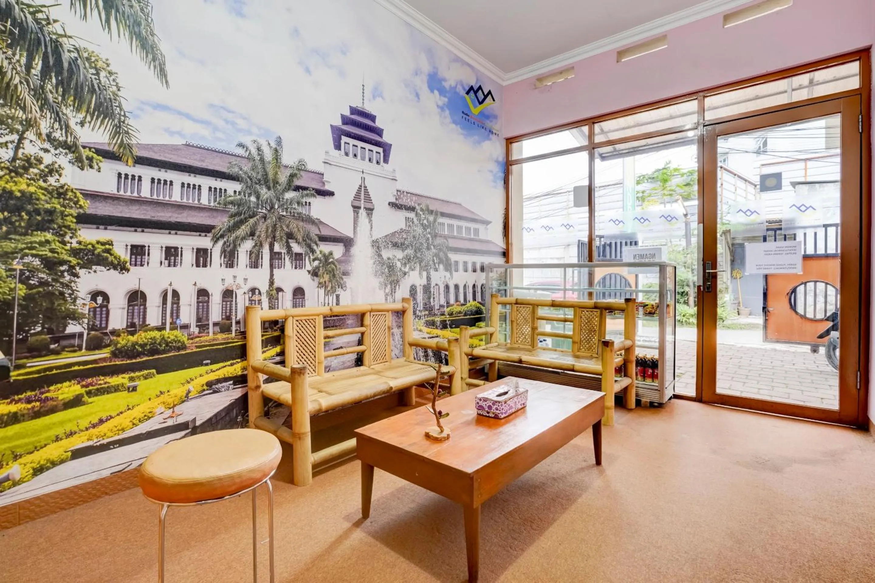 Area and facilities in Radio Backpacker Guesthouse Syariah