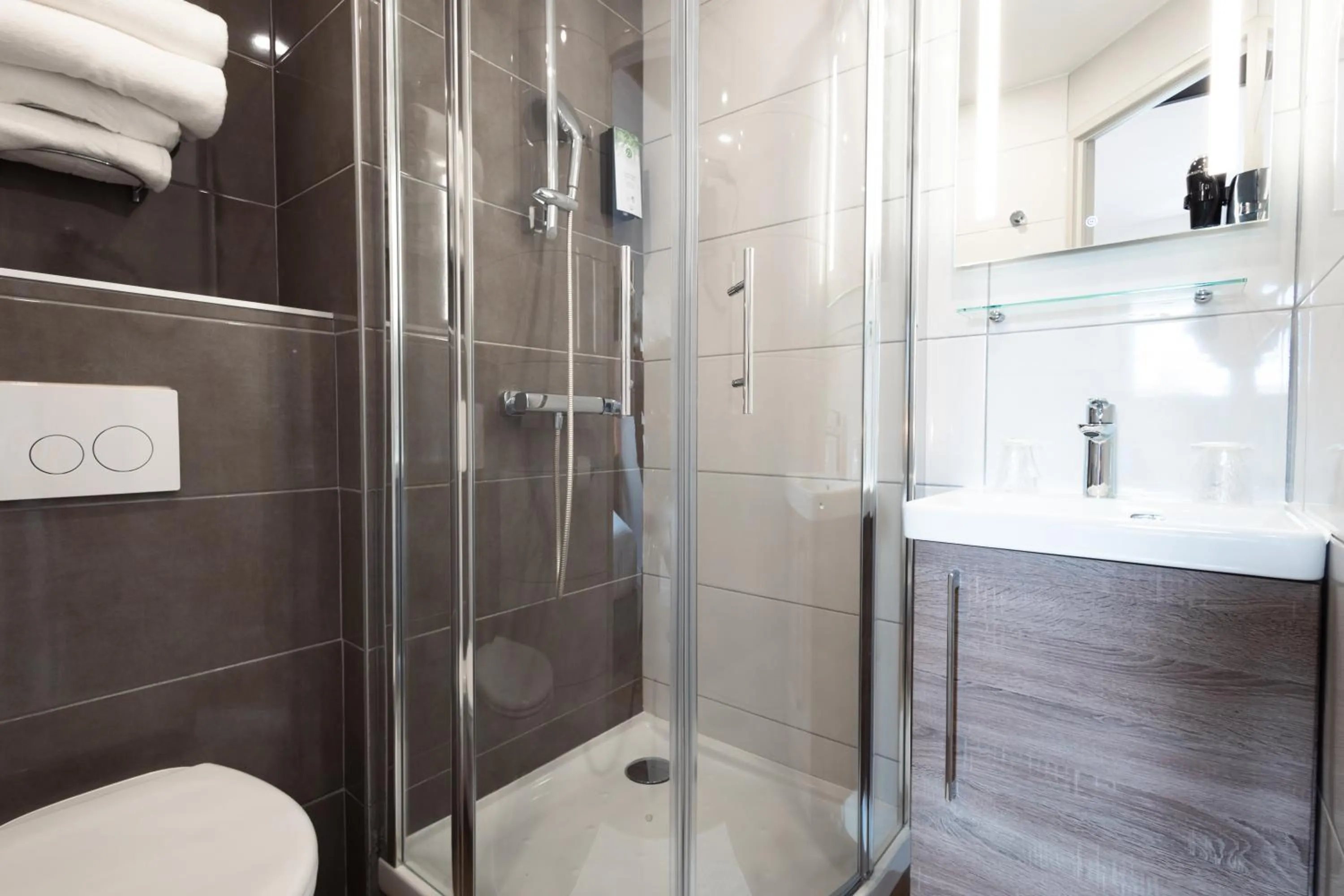 Shower in KYRIAD DIRECT ORLEANS NORD - Cap Saran