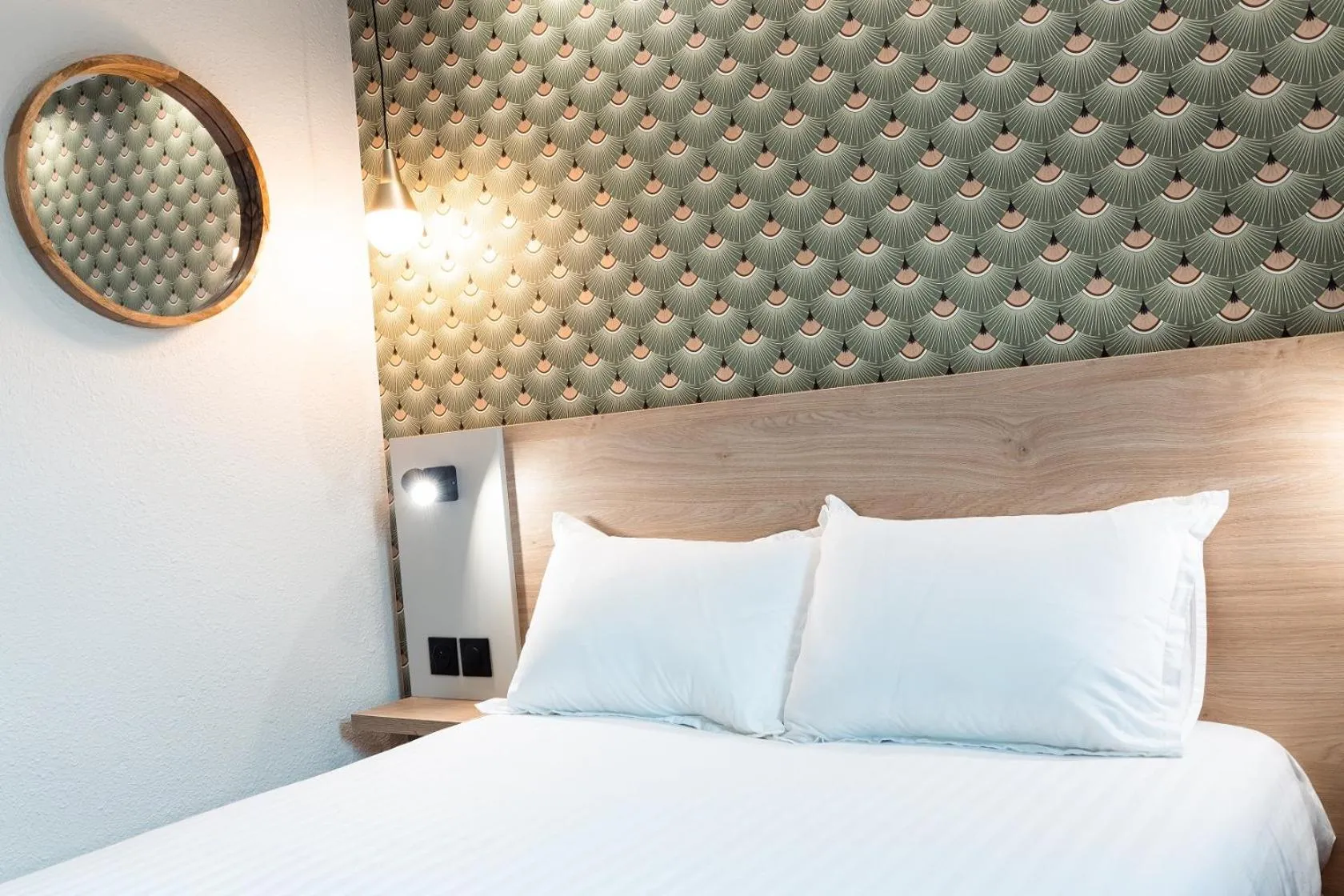 Bedroom, Bed in KYRIAD DIRECT ORLEANS NORD - Cap Saran