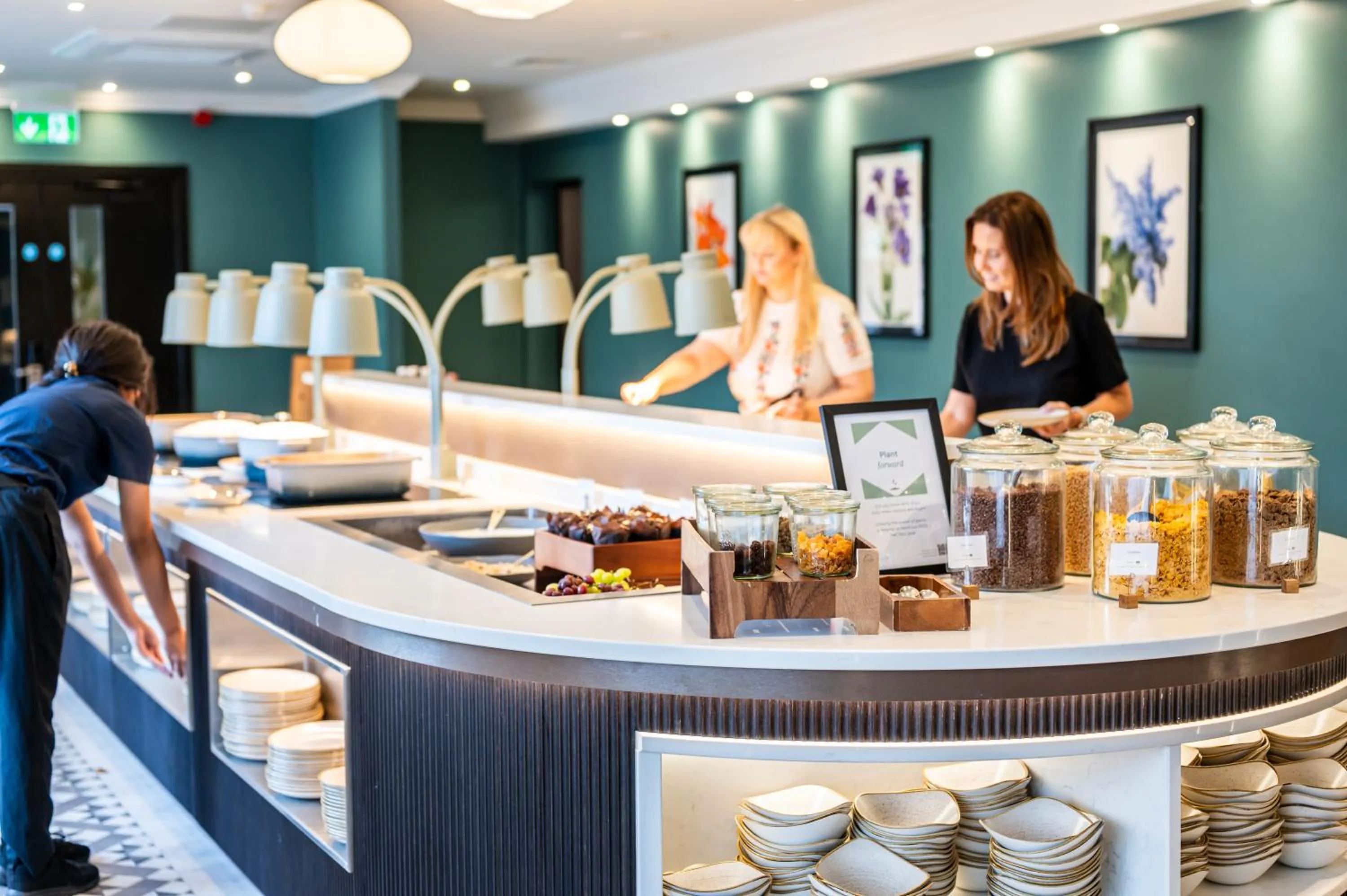 Restaurant/places to eat in Milton Hill House