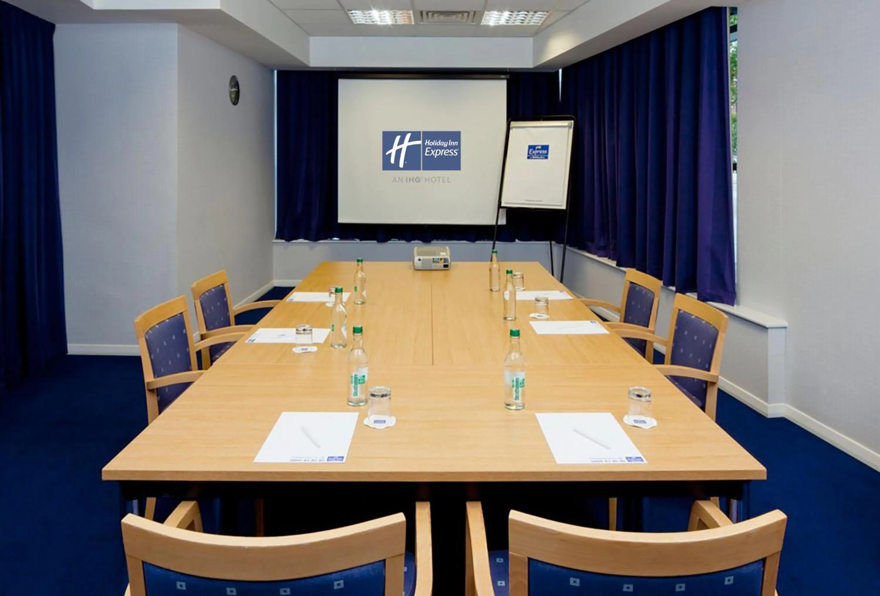 Meeting/conference room in Holiday Inn Express Portsmouth Gunwharf Quays by IHG